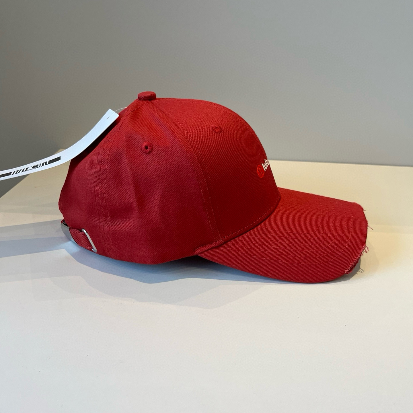  LULULEMON棒球帽
爱健身的集美们一定听过的lulu~
非常适合多巴胺的你
颜色齐全赶快入手。