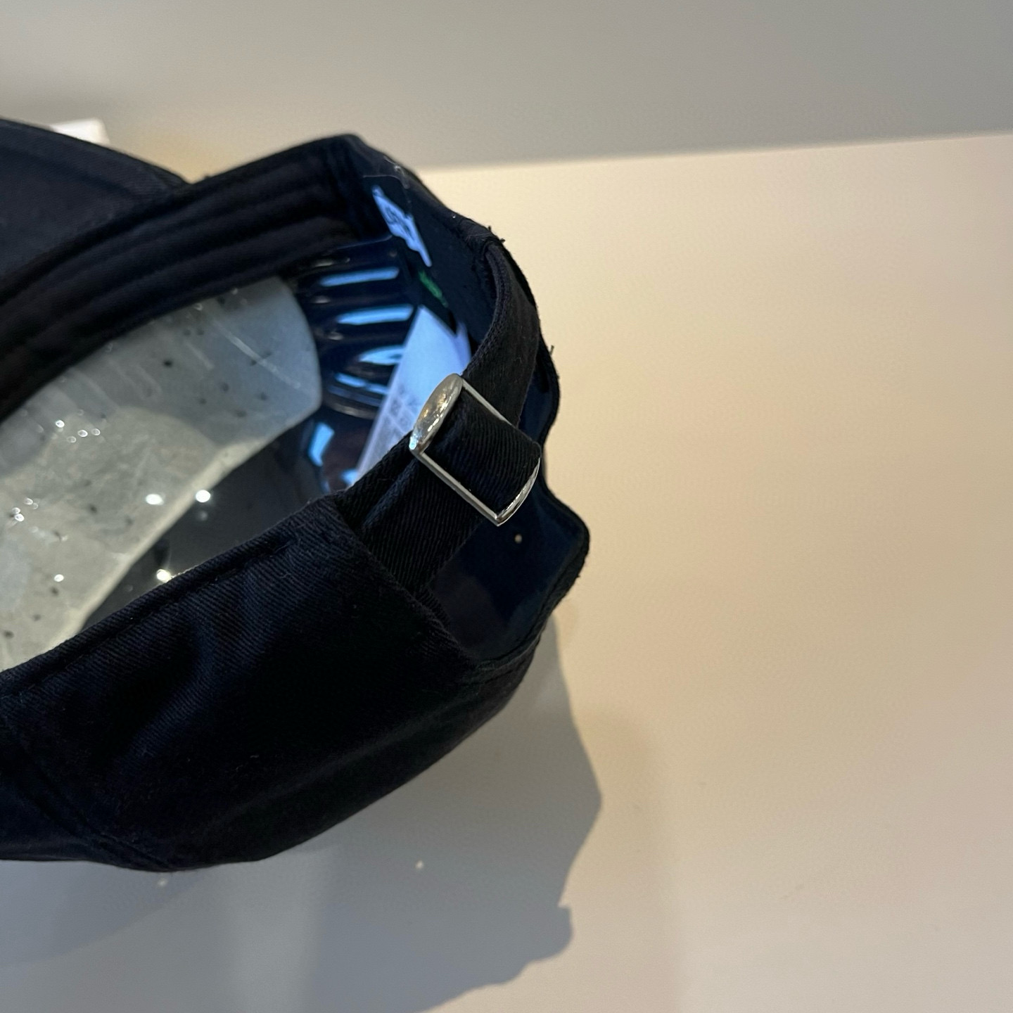 
罗意威 LOEWE新款原版原标设计，质感超好，外部线条定位标准，做工精细，简约大气低价走量！