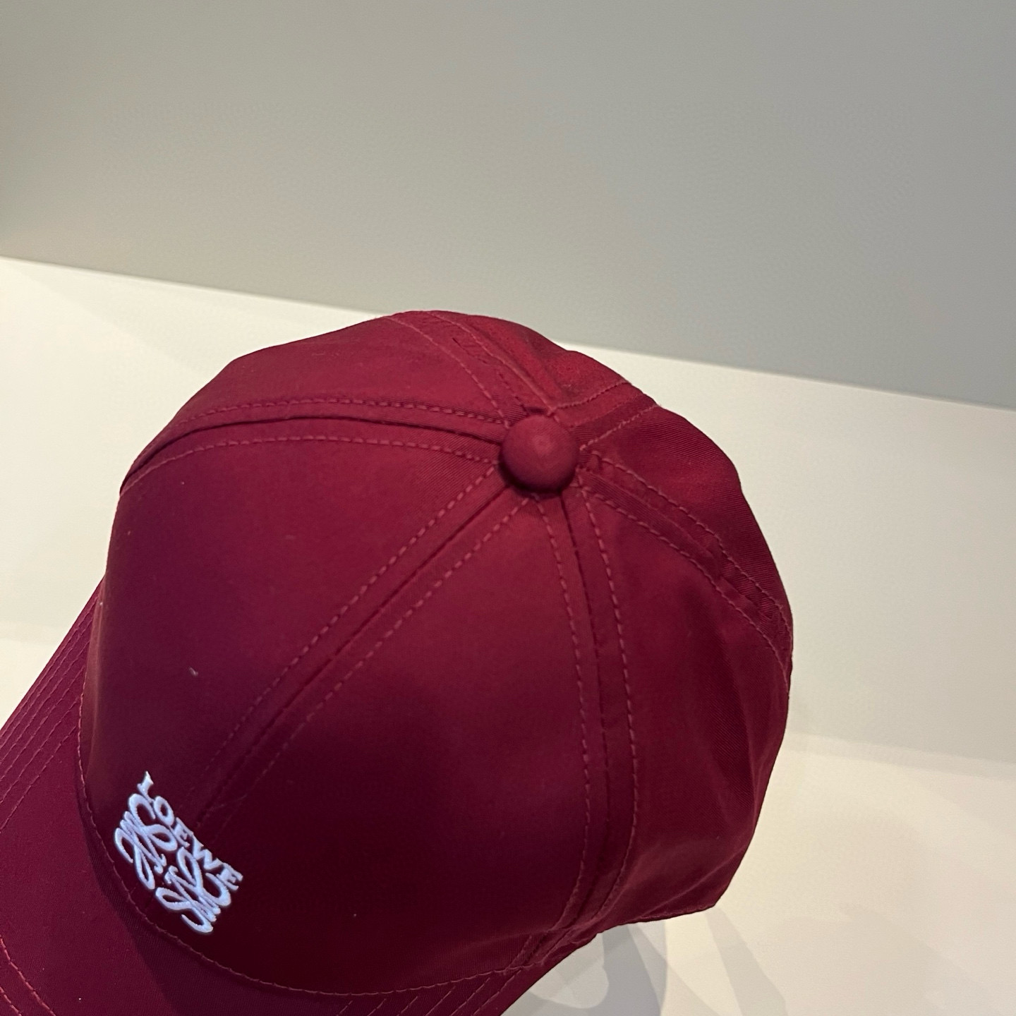 
罗意威 LOEWE新款原版原标设计，质感超好，外部线条定位标准，做工精细，简约大气低价走量！