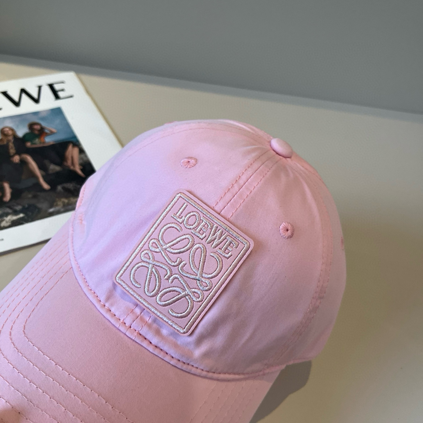 
罗意威 LOEWE新款原版原标设计，质感超好，外部线条定位标准，做工精细，简约大气低价走量！