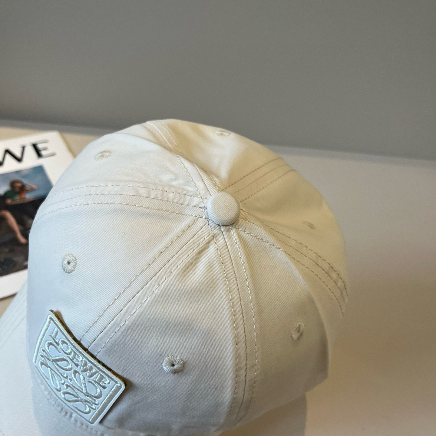 
罗意威 LOEWE新款原版原标设计，质感超好，外部线条定位标准，做工精细，简约大气低价走量！