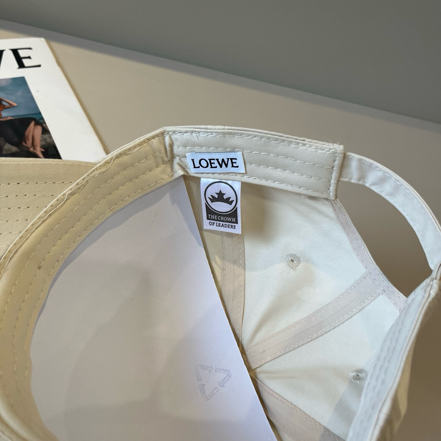 
罗意威 LOEWE新款原版原标设计，质感超好，外部线条定位标准，做工精细，简约大气低价走量！