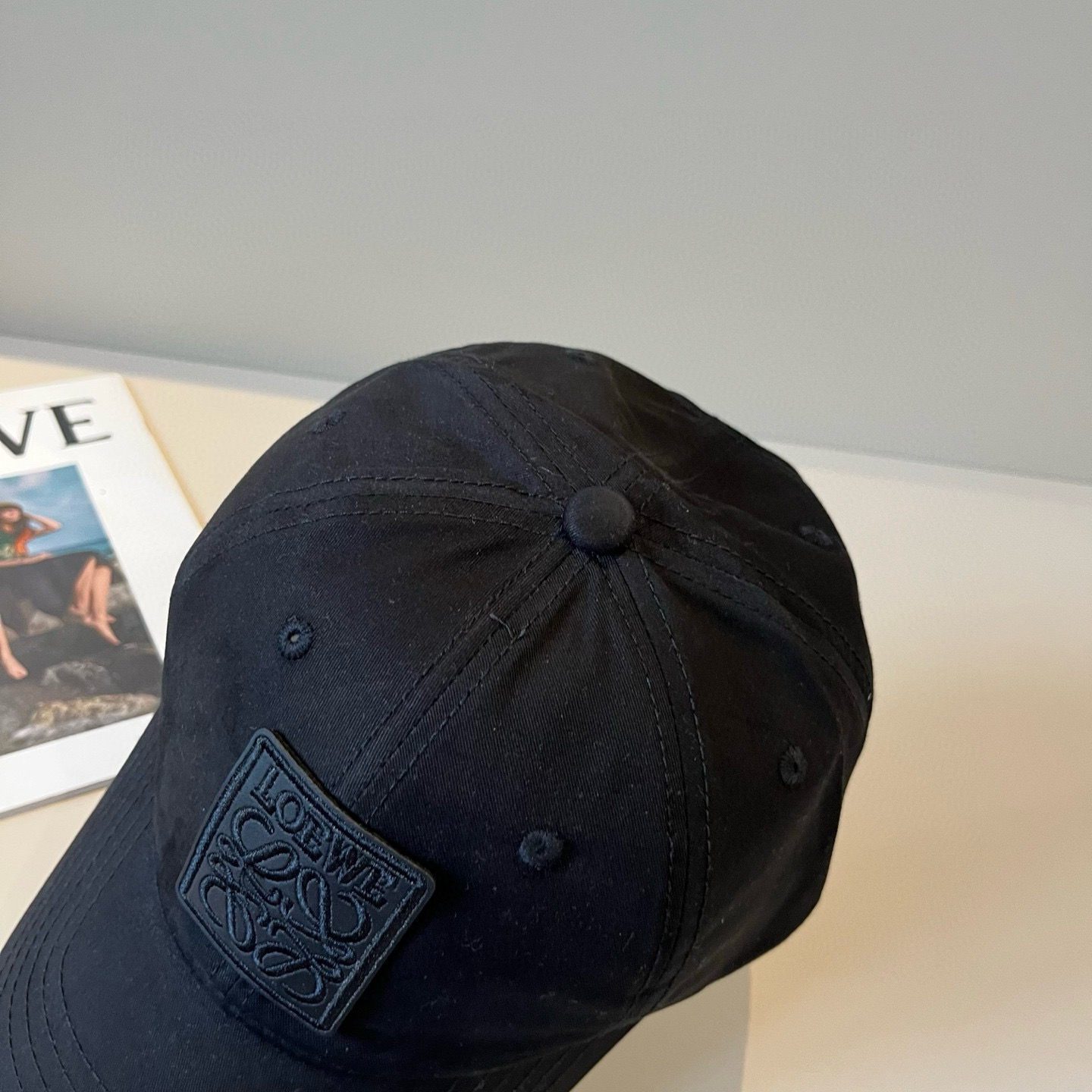 
罗意威 LOEWE新款原版原标设计，质感超好，外部线条定位标准，做工精细，简约大气低价走量！