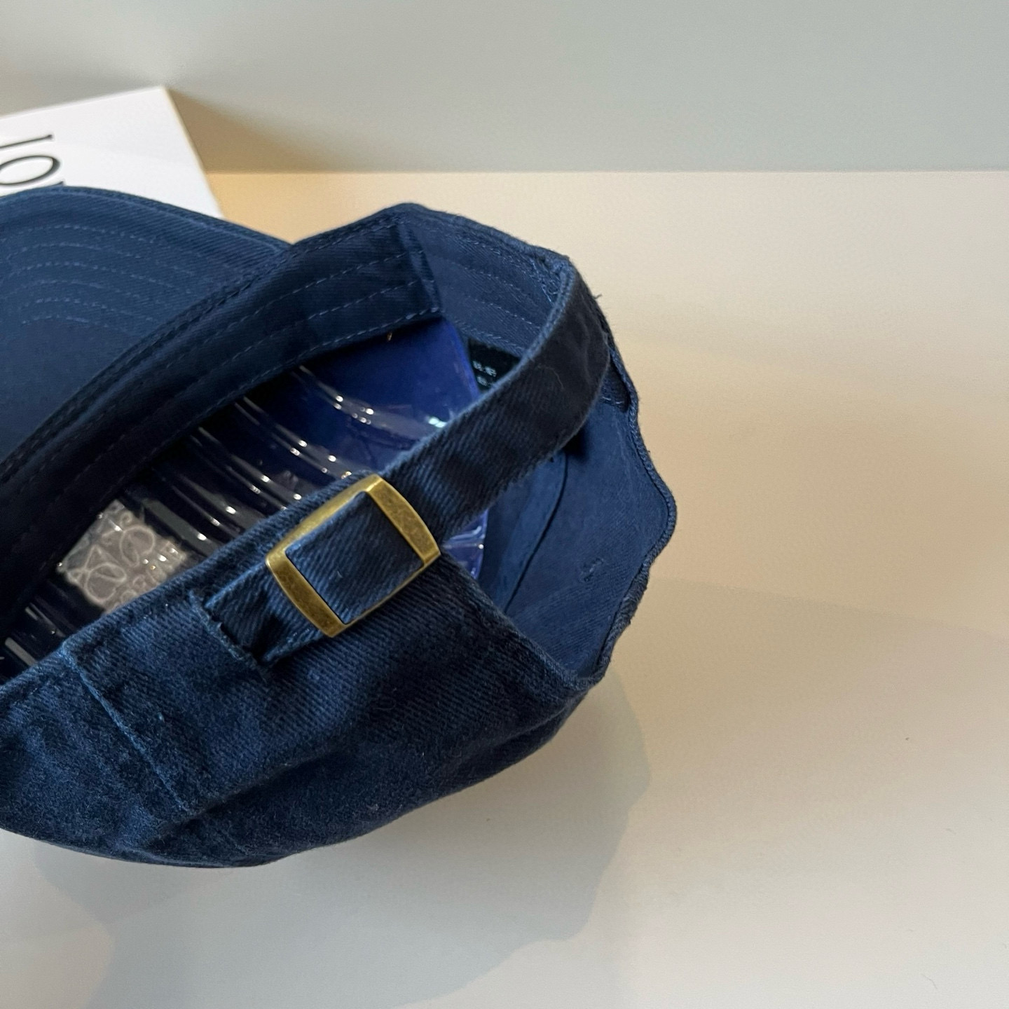 
罗意威 LOEWE新款原版原标设计，质感超好，外部线条定位标准，做工精细，简约大气低价走量！