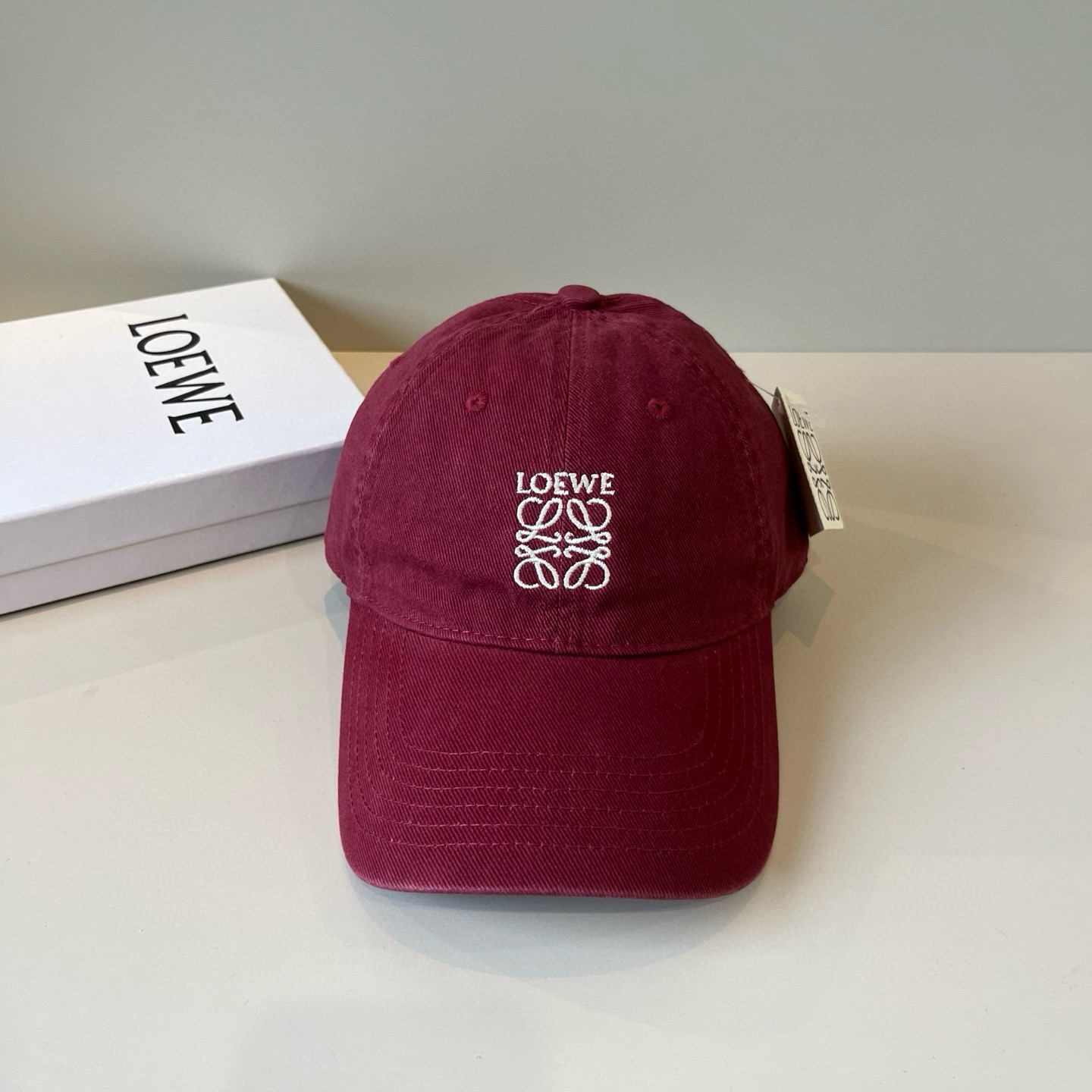 
罗意威 LOEWE新款原版原标设计，质感超好，外部线条定位标准，做工精细，简约大气低价走量！