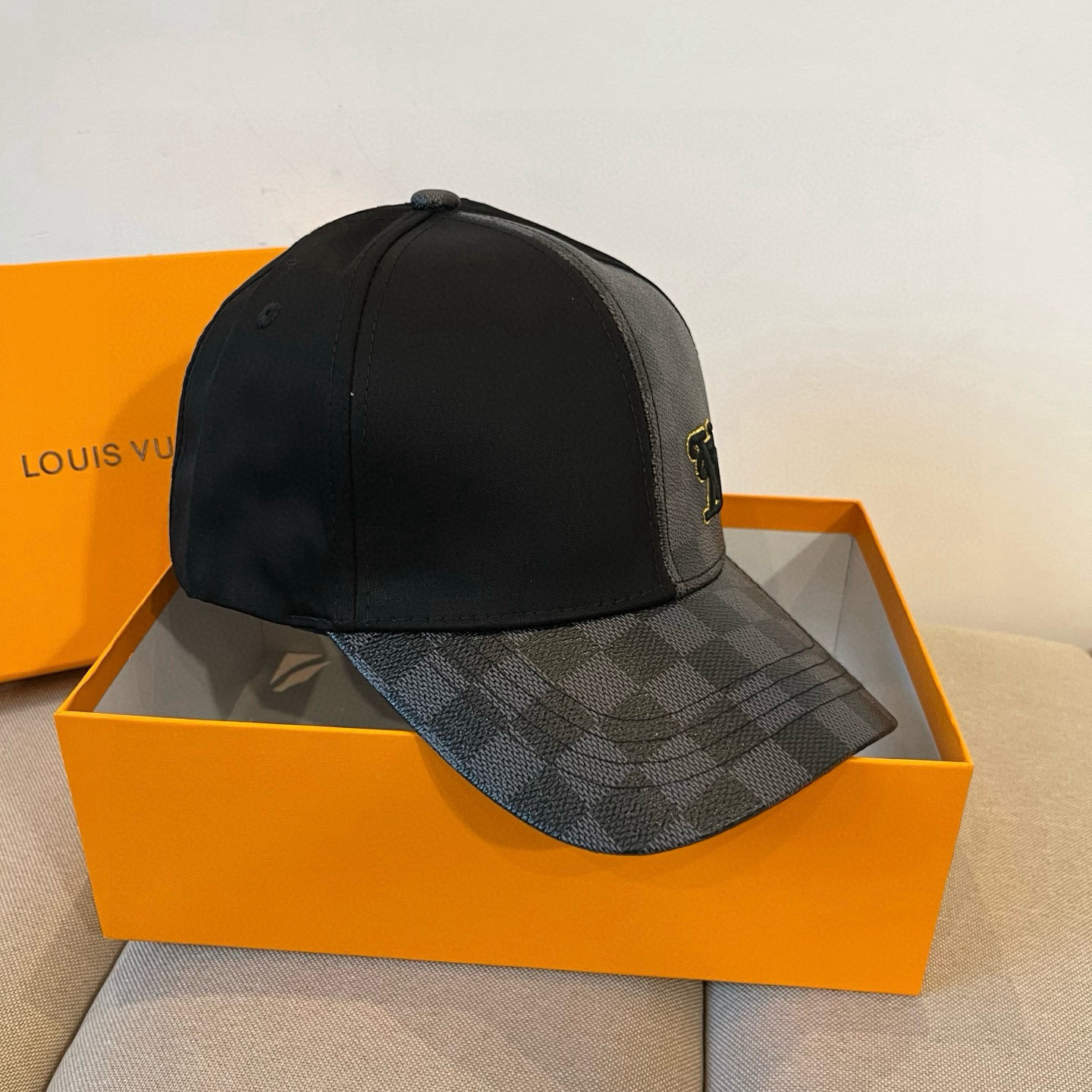 🧢路易威登棒球帽 LouisVuitton😍新款LV棒球帽，重工打造♥️高端大气，百搭款🤗男女通用！跑量