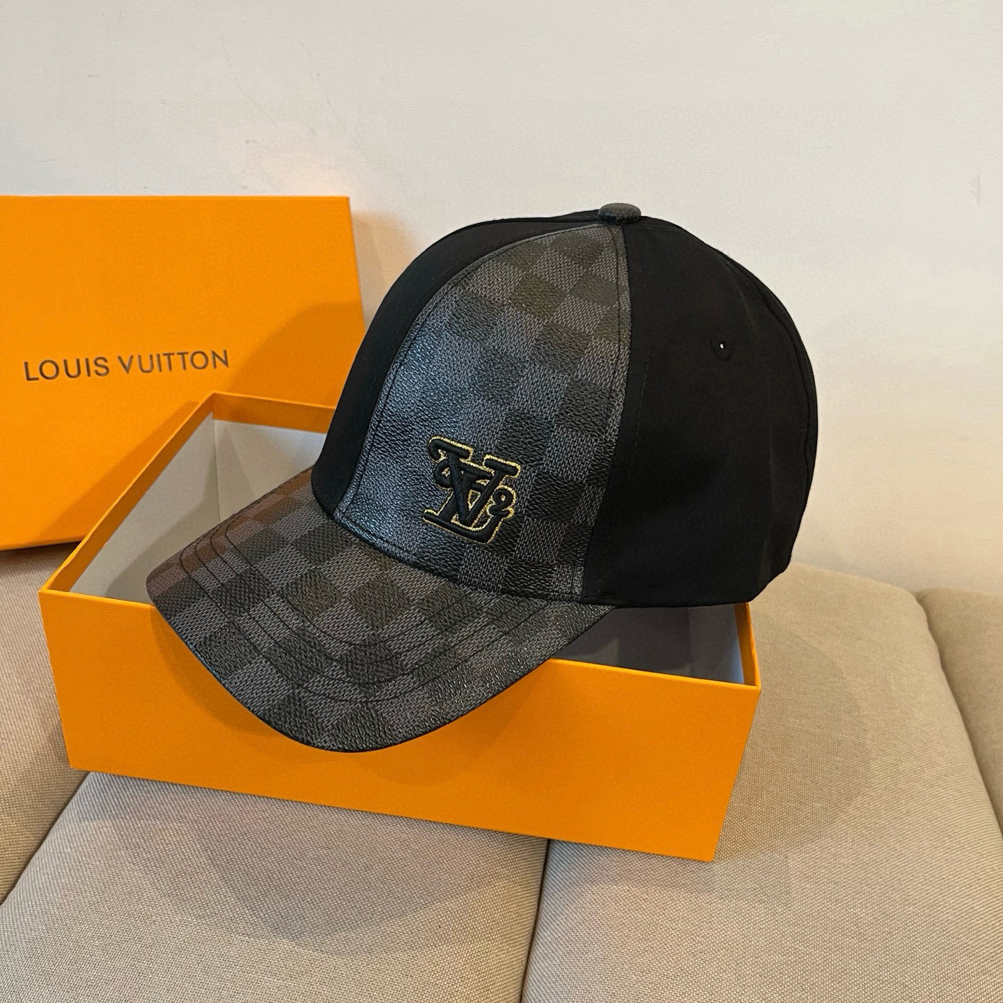 🧢路易威登棒球帽 LouisVuitton😍新款LV棒球帽，重工打造♥️高端大气，百搭款🤗男女通用！跑量