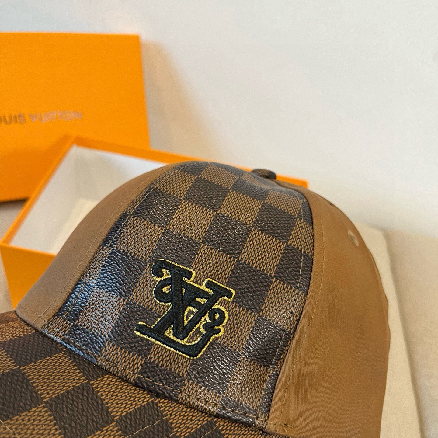 🧢路易威登棒球帽 LouisVuitton😍新款LV棒球帽，重工打造♥️高端大气，百搭款🤗男女通用！跑量