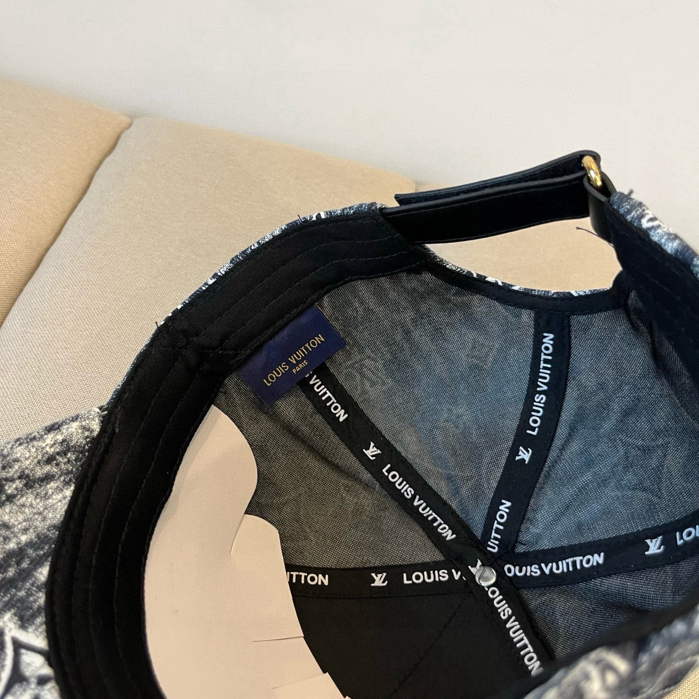 🧢路易威登棒球帽 LouisVuitton😍新款LV棒球帽，重工打造♥️高端大气，百搭款🤗男女通用！跑量