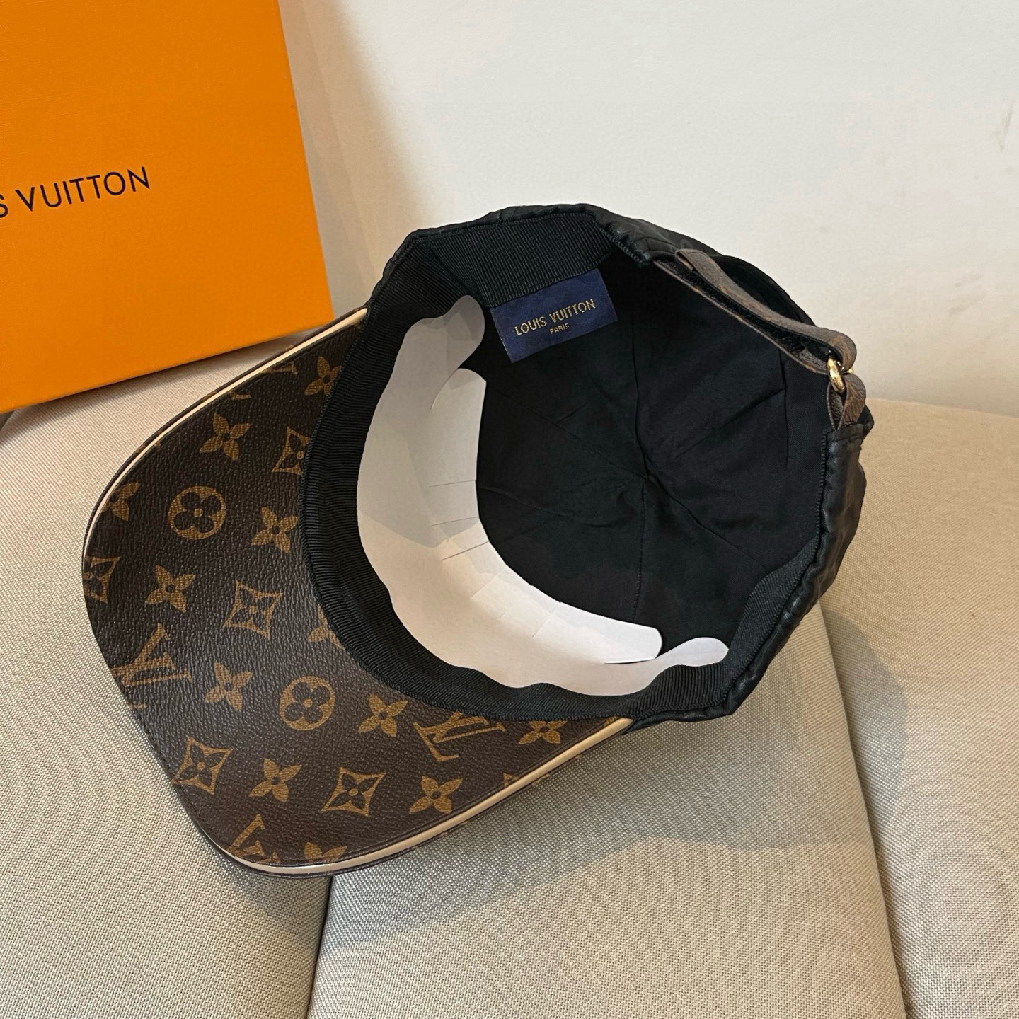 🧢路易威登棒球帽 LouisVuitton😍新款LV棒球帽，重工打造♥️高端大气，百搭款🤗男女通用！跑量