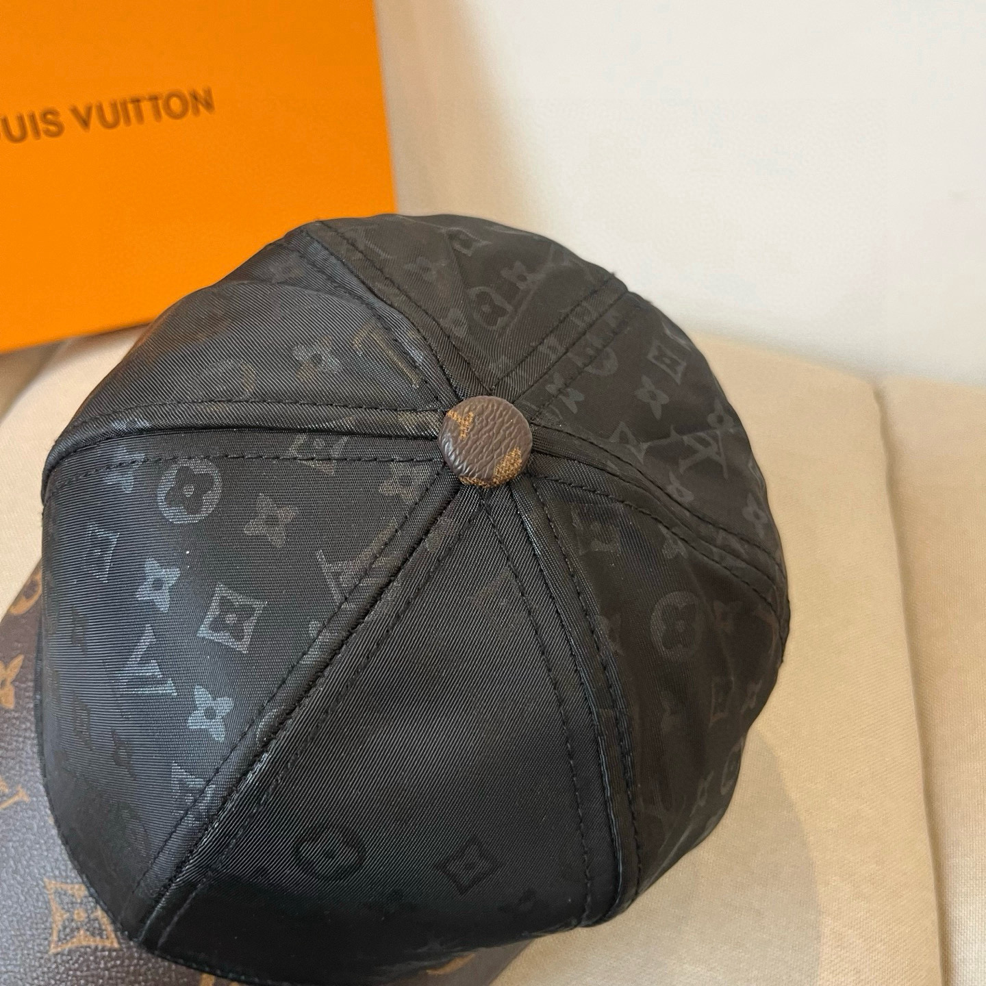 🧢路易威登棒球帽 LouisVuitton😍新款LV棒球帽，重工打造♥️高端大气，百搭款🤗男女通用！跑量