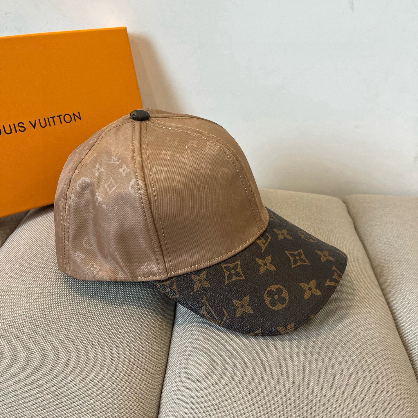 🧢路易威登棒球帽 LouisVuitton😍新款LV棒球帽，重工打造♥️高端大气，百搭款🤗男女通用！跑量