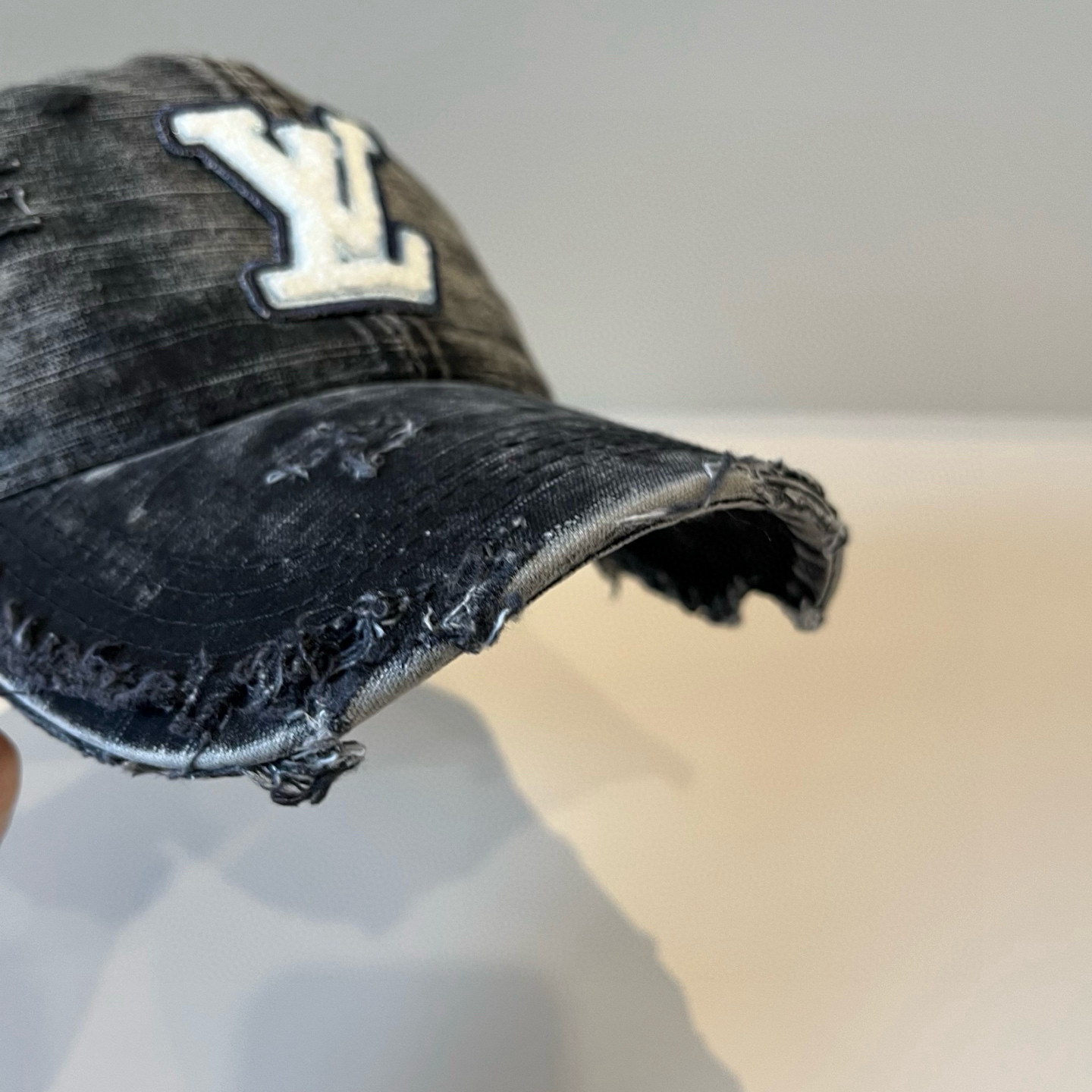 🧢路易威登棒球帽 LouisVuitton😍新款LV棒球帽，重工打造♥️高端大气，百搭款🤗男女通用！跑量