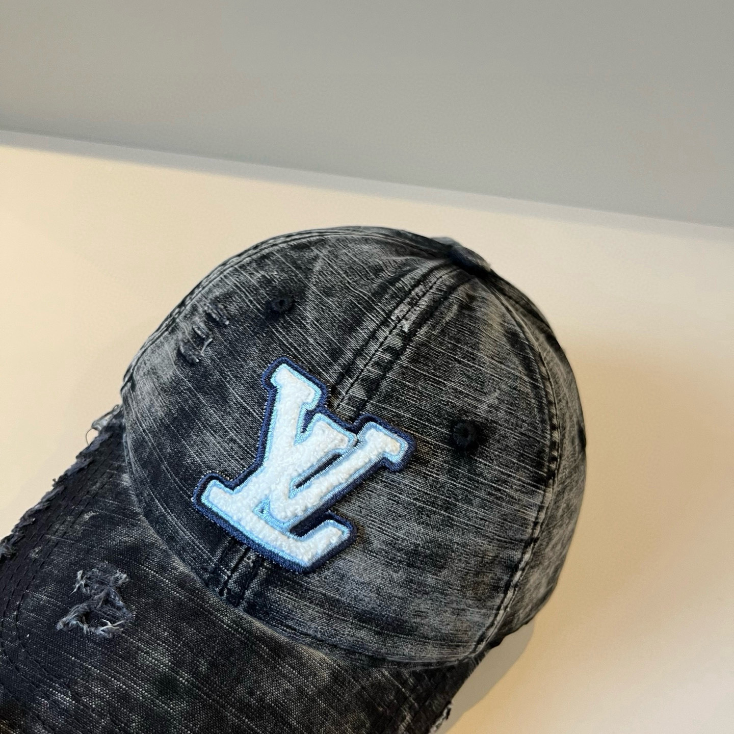 🧢路易威登棒球帽 LouisVuitton😍新款LV棒球帽，重工打造♥️高端大气，百搭款🤗男女通用！跑量