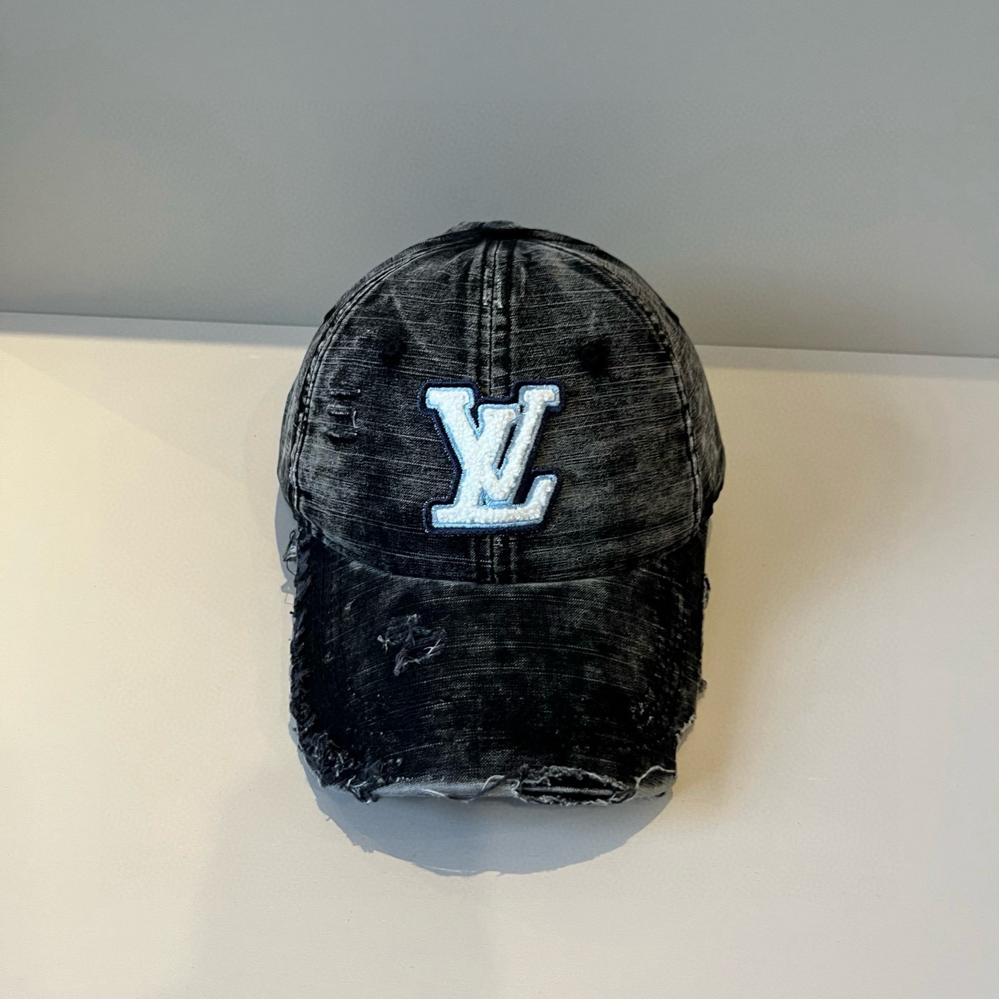 🧢路易威登棒球帽 LouisVuitton😍新款LV棒球帽，重工打造♥️高端大气，百搭款🤗男女通用！跑量
