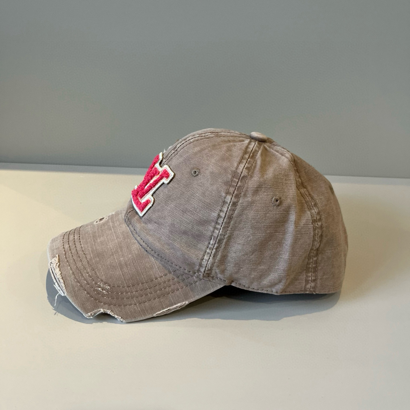 🧢路易威登棒球帽 LouisVuitton😍新款LV棒球帽，重工打造♥️高端大气，百搭款🤗男女通用！跑量