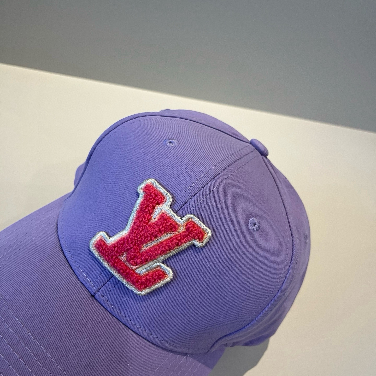 🧢路易威登棒球帽 LouisVuitton😍新款LV棒球帽，重工打造♥️高端大气，百搭款🤗男女通用！跑量