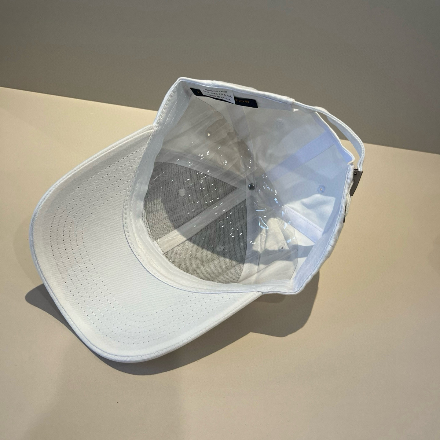 🧢路易威登棒球帽 LouisVuitton😍新款LV棒球帽，重工打造♥️高端大气，百搭款🤗男女通用！跑量