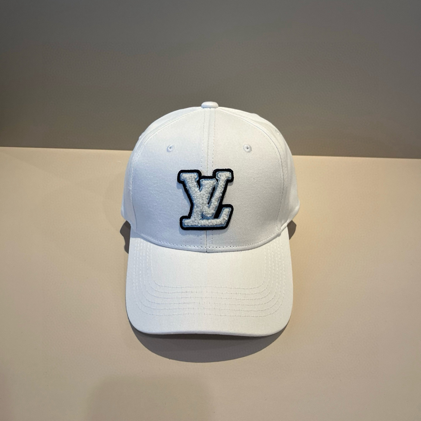 🧢路易威登棒球帽 LouisVuitton😍新款LV棒球帽，重工打造♥️高端大气，百搭款🤗男女通用！跑量