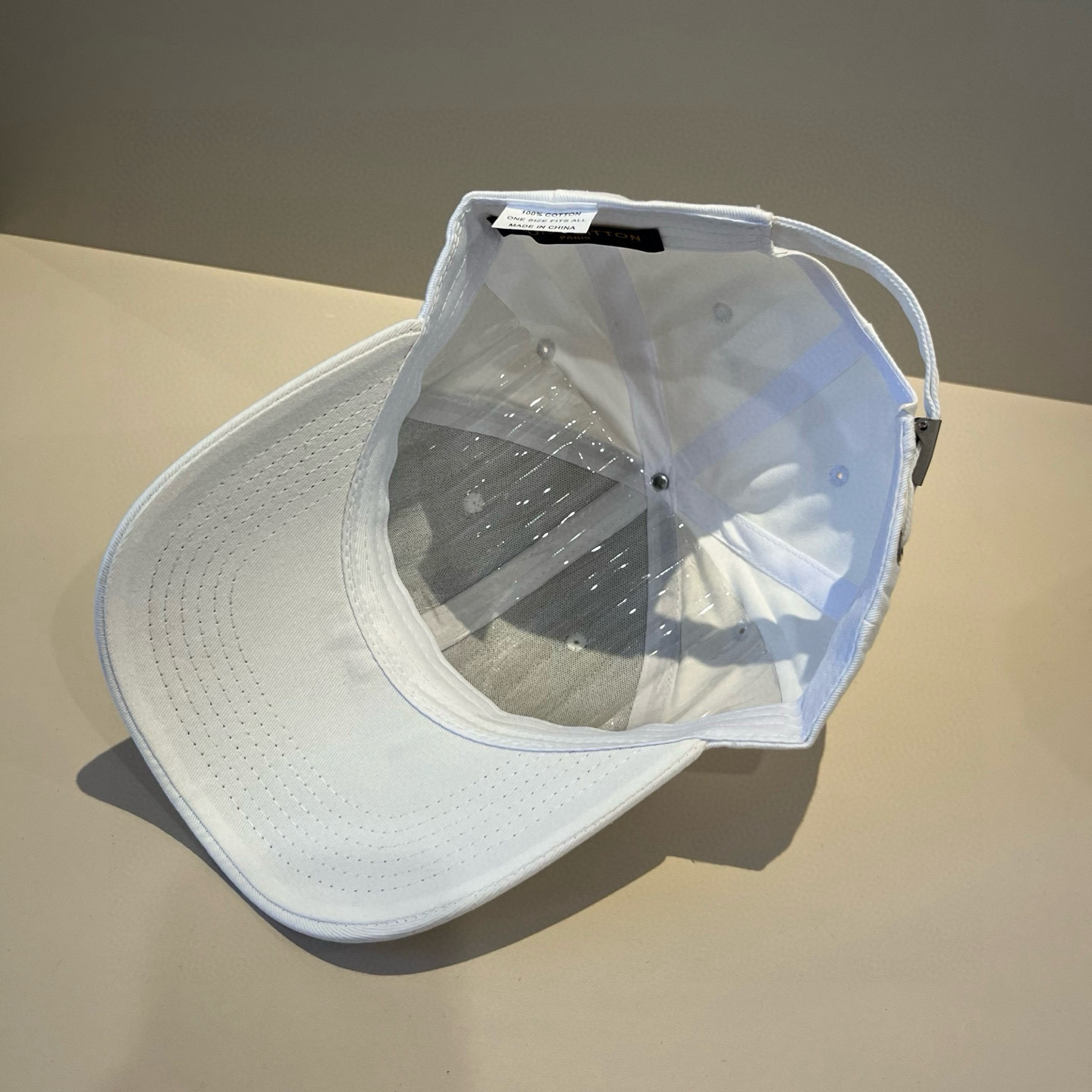 🧢路易威登棒球帽 LouisVuitton😍新款LV棒球帽，重工打造♥️高端大气，百搭款🤗男女通用！跑量