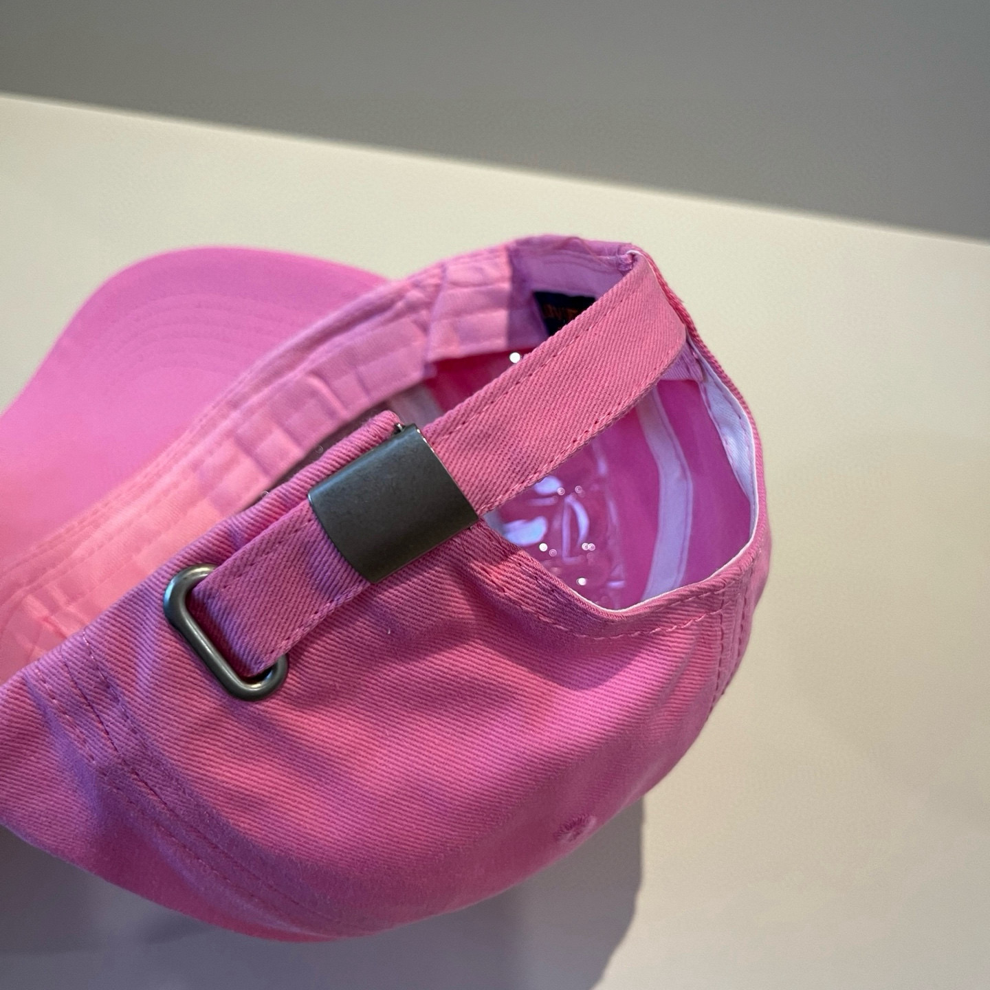 🧢路易威登棒球帽 LouisVuitton😍新款LV棒球帽，重工打造♥️高端大气，百搭款🤗男女通用！跑量