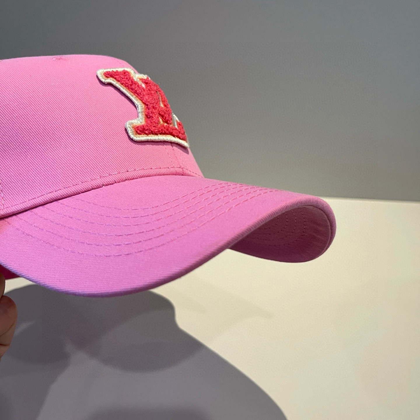 🧢路易威登棒球帽 LouisVuitton😍新款LV棒球帽，重工打造♥️高端大气，百搭款🤗男女通用！跑量