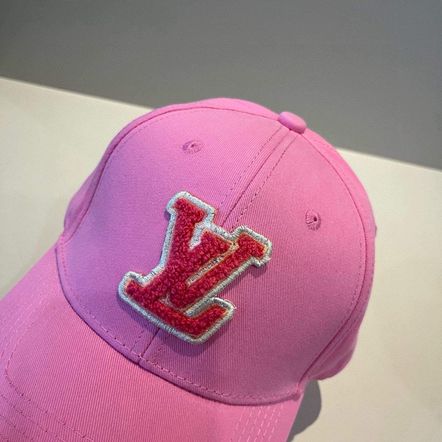 🧢路易威登棒球帽 LouisVuitton😍新款LV棒球帽，重工打造♥️高端大气，百搭款🤗男女通用！跑量