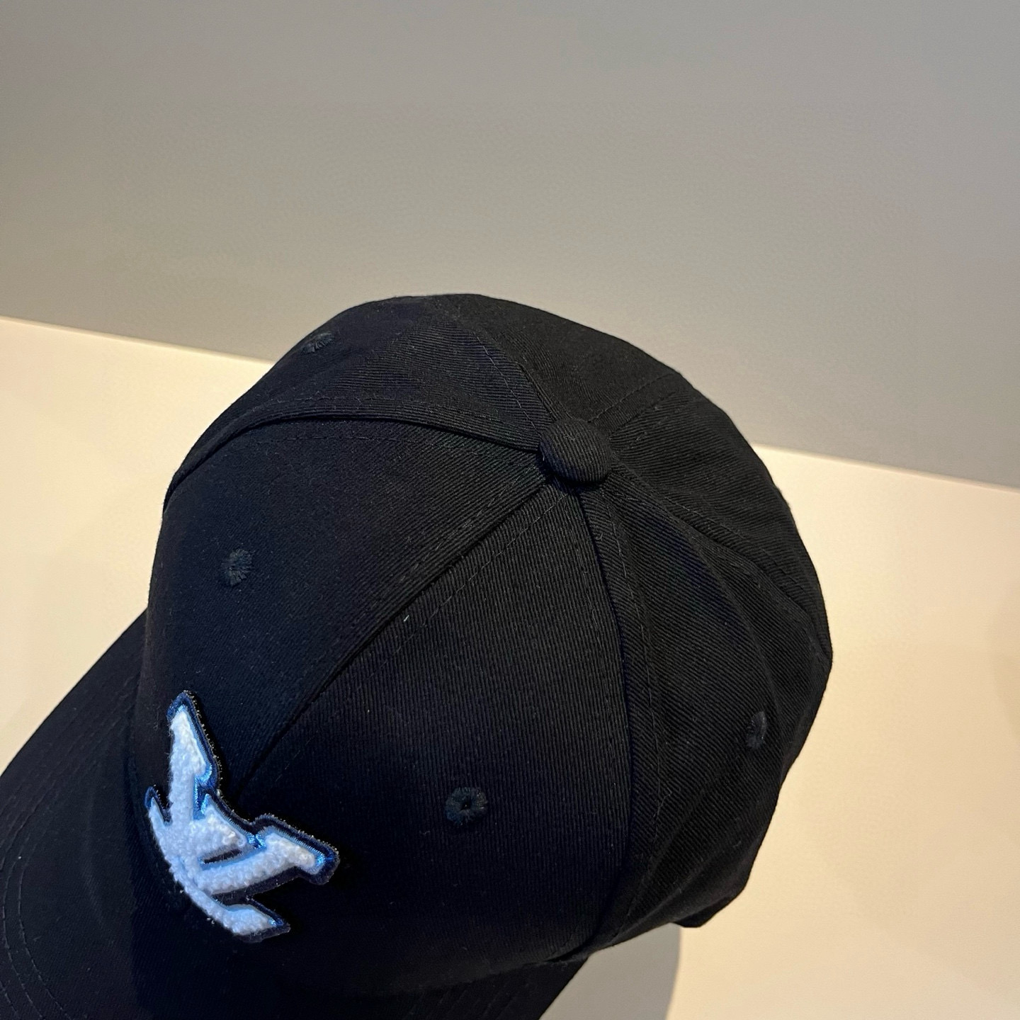 🧢路易威登棒球帽 LouisVuitton😍新款LV棒球帽，重工打造♥️高端大气，百搭款🤗男女通用！跑量