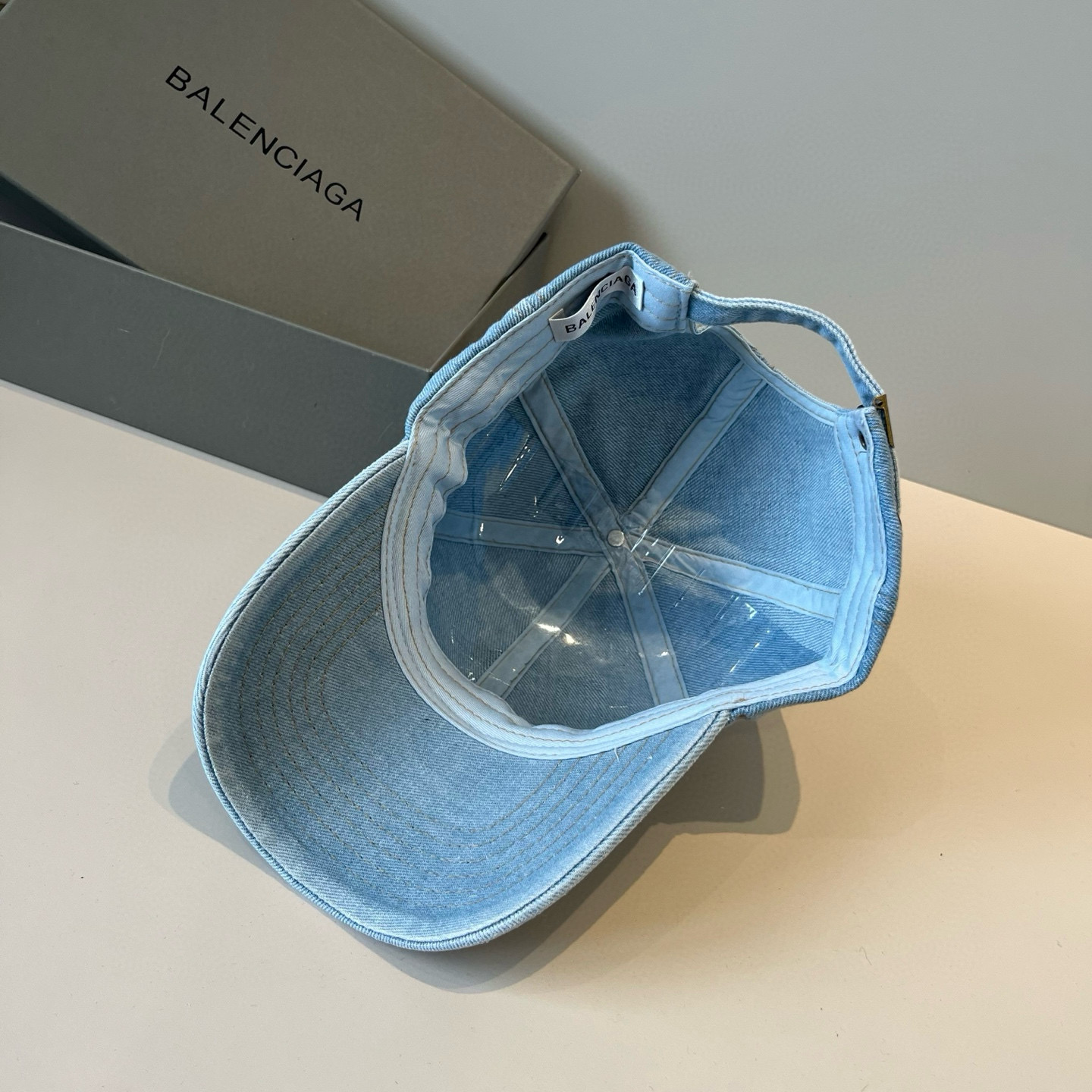 🆕BALENCIAGA巴黎世家新款logo棒球帽，很酷的色系，男女佩戴都有不同style，第一批抢先出货