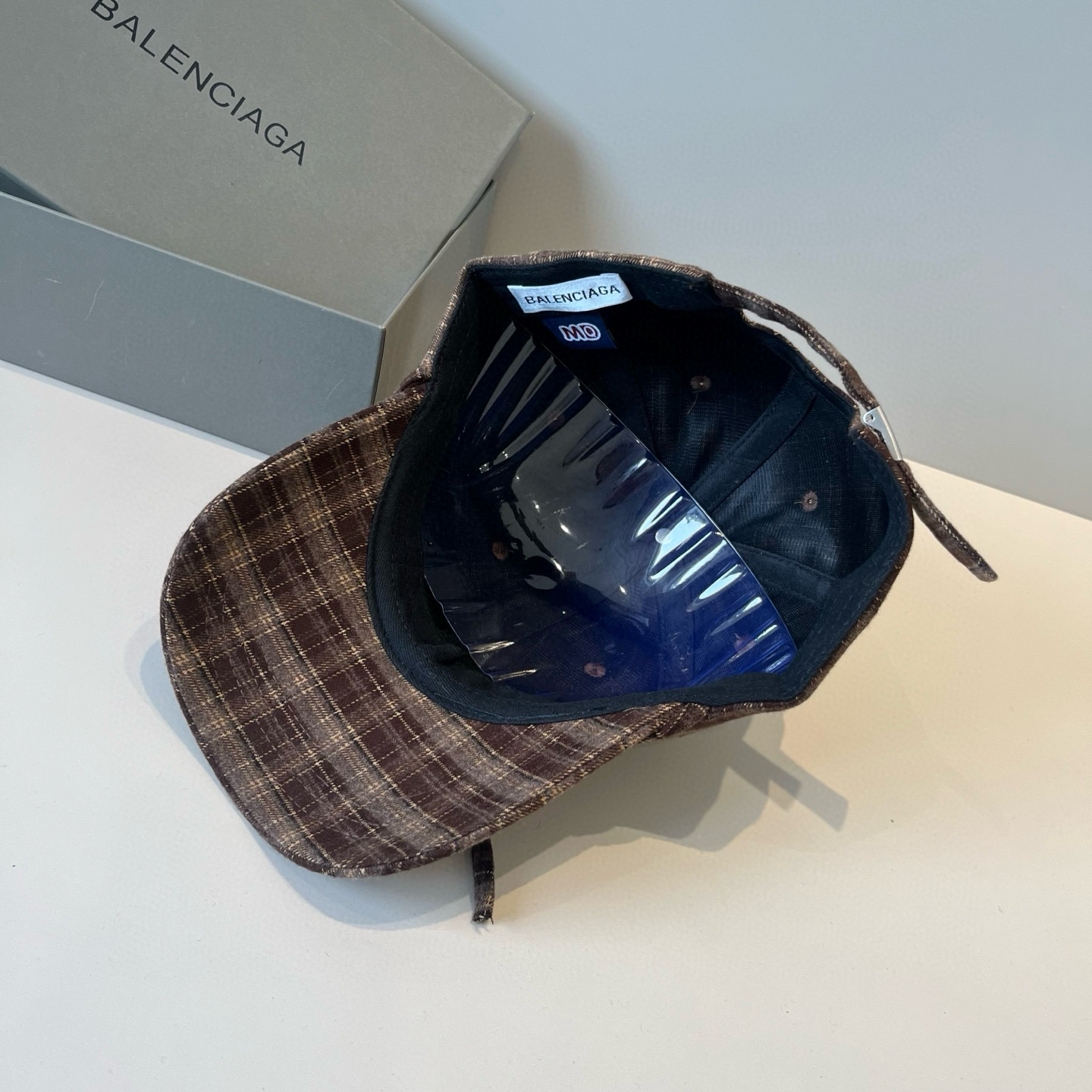 🆕BALENCIAGA巴黎世家新款logo棒球帽，很酷的色系，男女佩戴都有不同style，第一批抢先出货