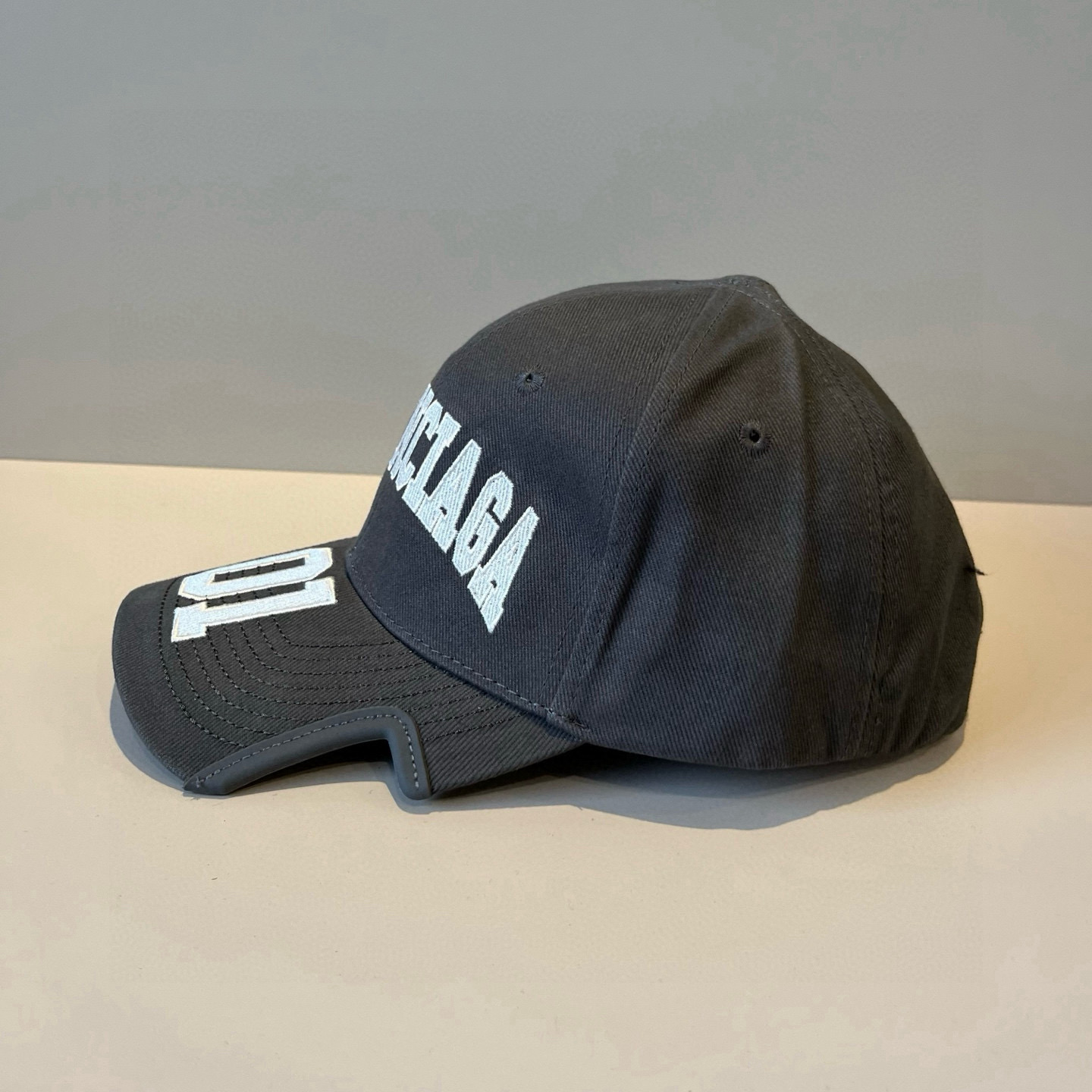 🆕BALENCIAGA巴黎世家新款logo棒球帽，很酷的色系，男女佩戴都有不同style，第一批抢先出货