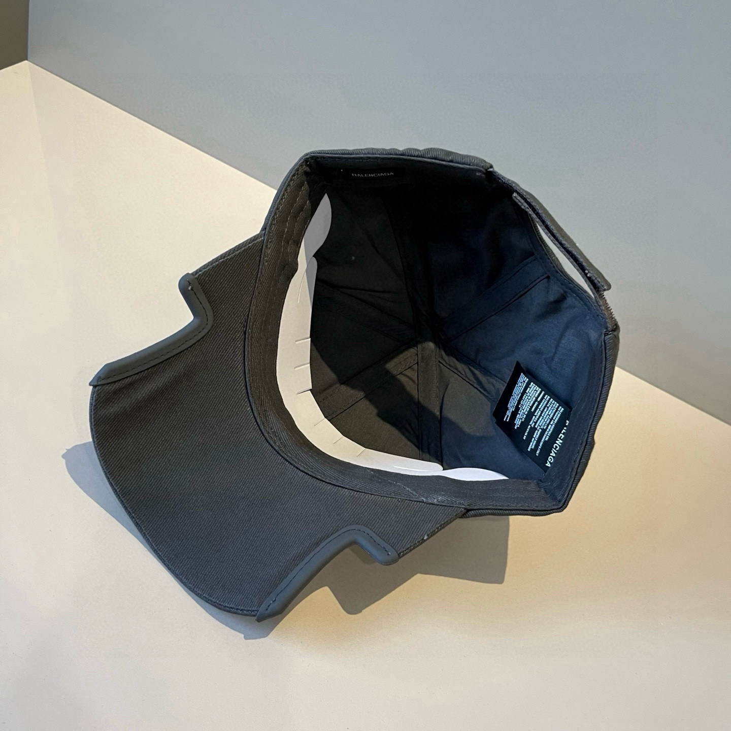 🆕BALENCIAGA巴黎世家新款logo棒球帽，很酷的色系，男女佩戴都有不同style，第一批抢先出货