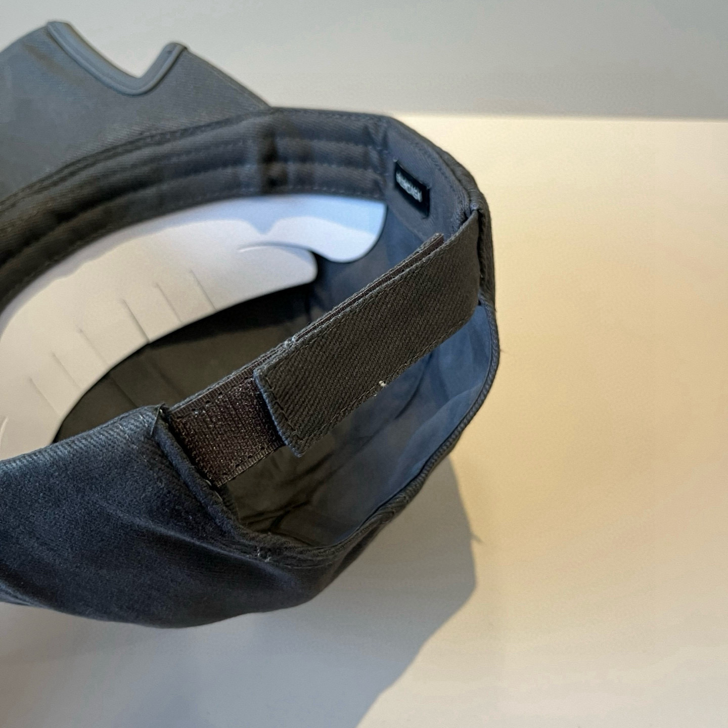 🆕BALENCIAGA巴黎世家新款logo棒球帽，很酷的色系，男女佩戴都有不同style，第一批抢先出货