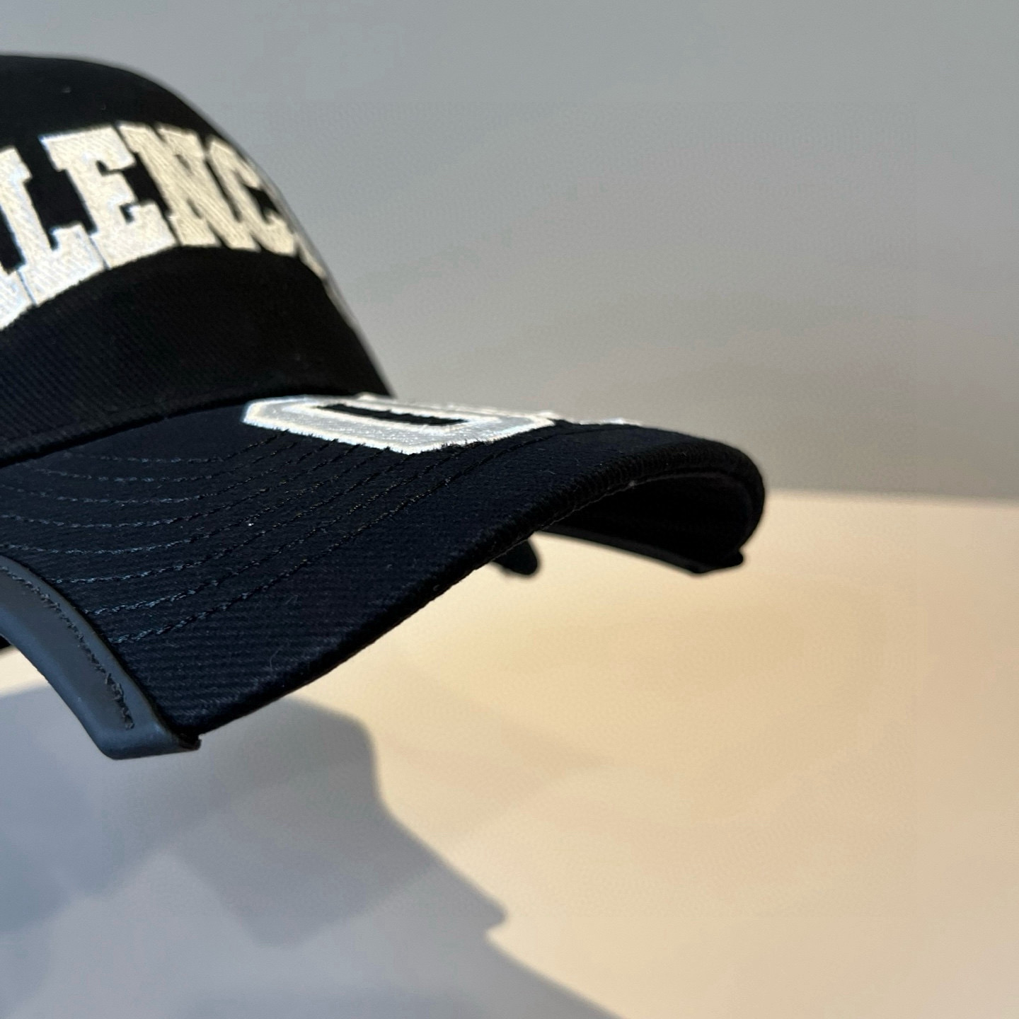 🆕BALENCIAGA巴黎世家新款logo棒球帽，很酷的色系，男女佩戴都有不同style，第一批抢先出货