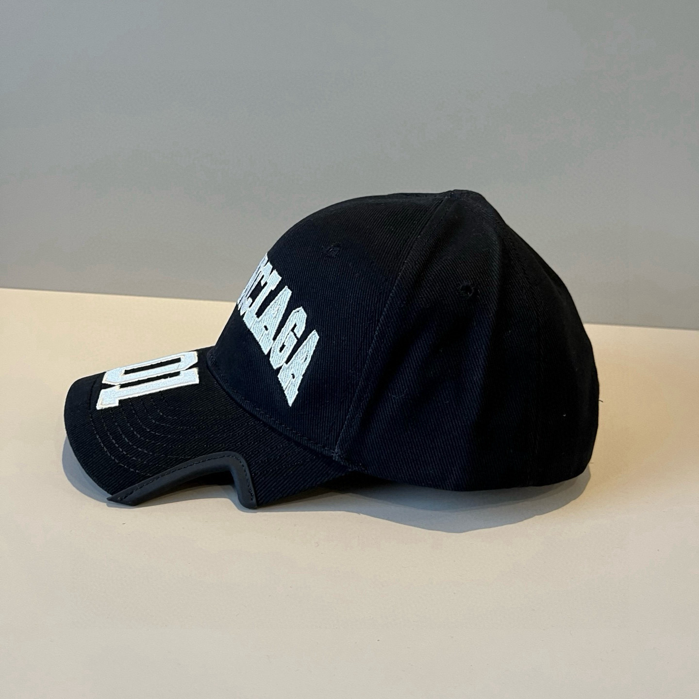 🆕BALENCIAGA巴黎世家新款logo棒球帽，很酷的色系，男女佩戴都有不同style，第一批抢先出货