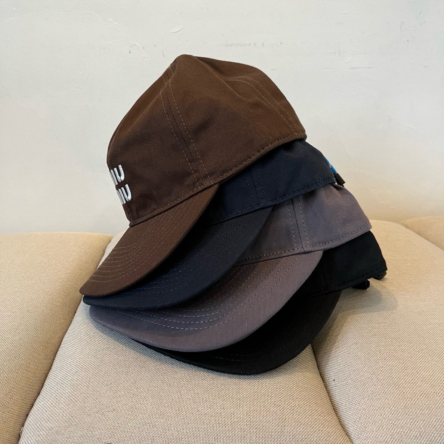 谬谬miumiu 原单春夏新款棒球帽，正品开模订制，原版做工细致质量超赞！