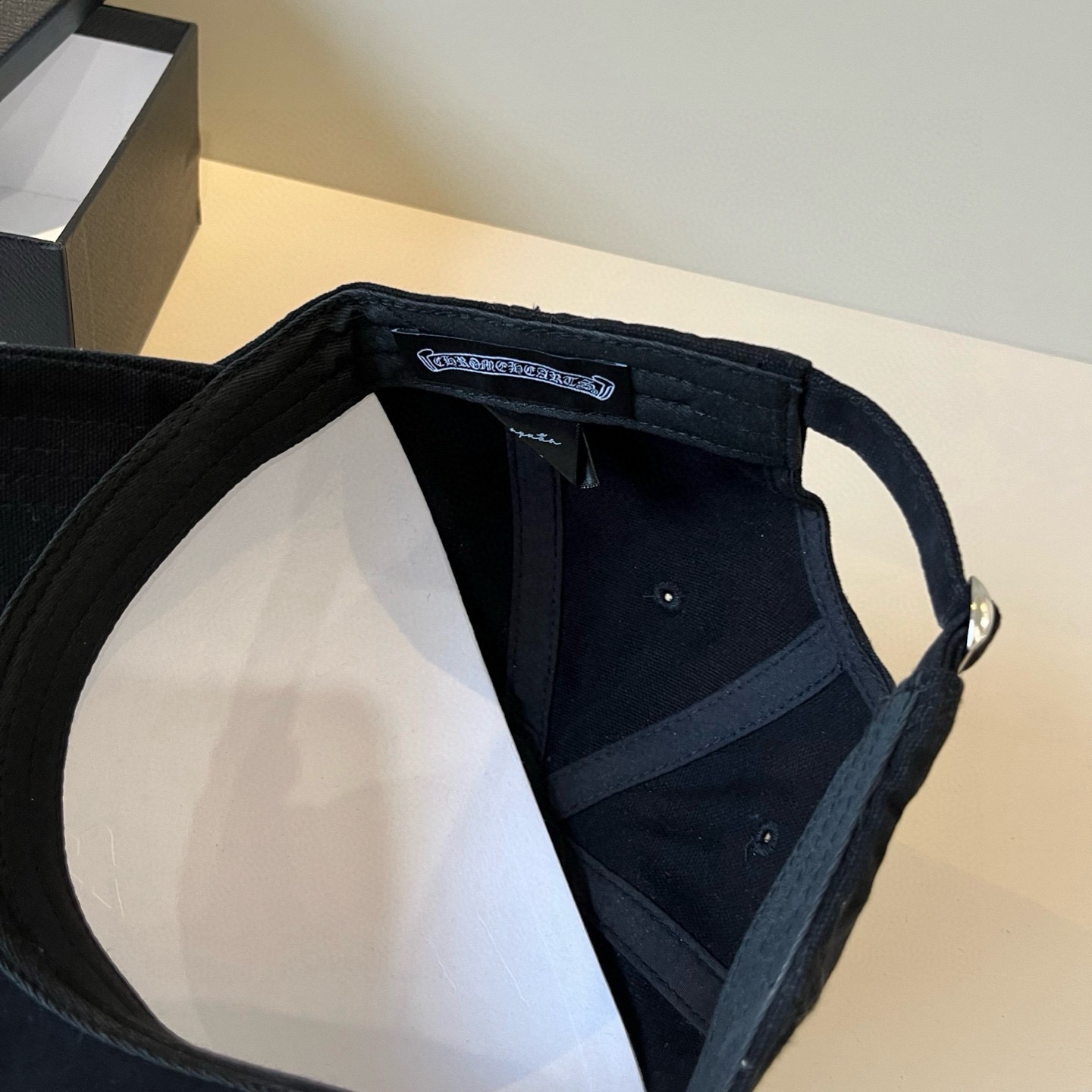  克罗心最新时尚前卫的休闲设计风格，戴上头就是这样好看看哦，做工精细，男女同款！