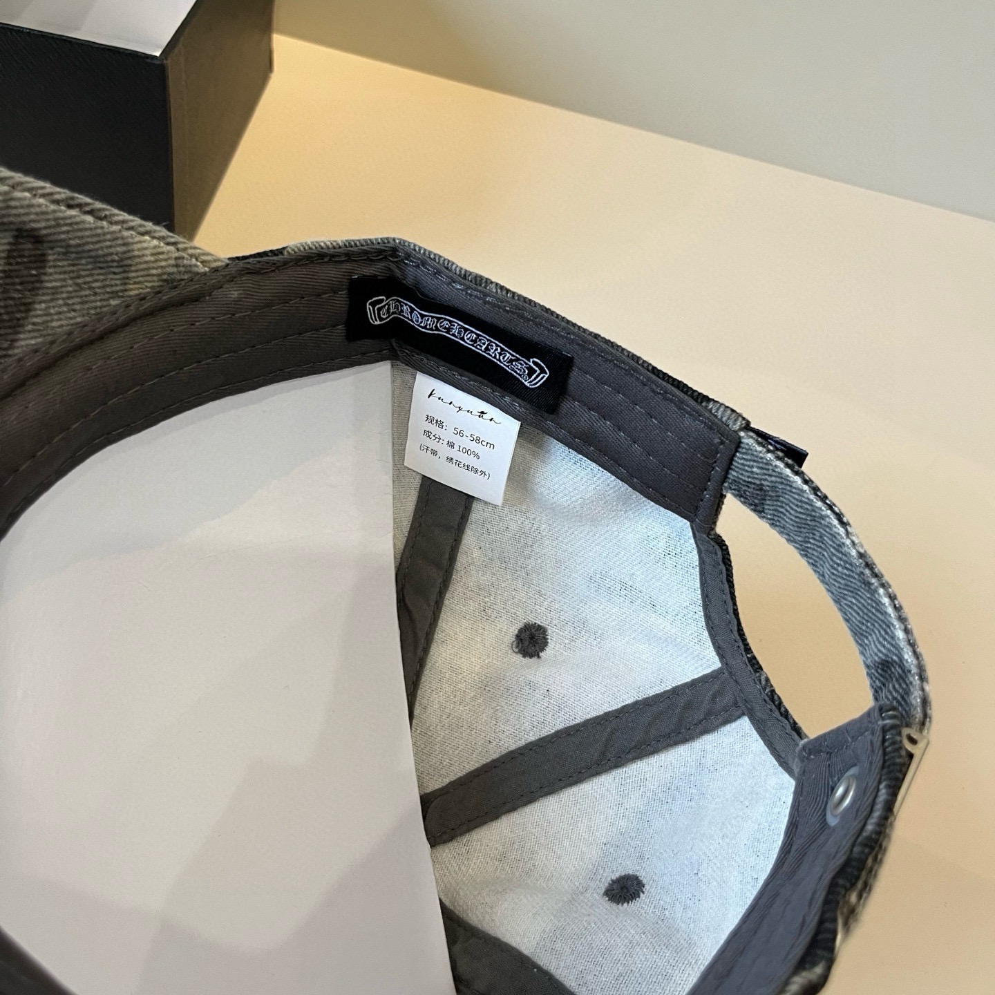  克罗心最新时尚前卫的休闲设计风格，戴上头就是这样好看看哦，做工精细，男女同款！