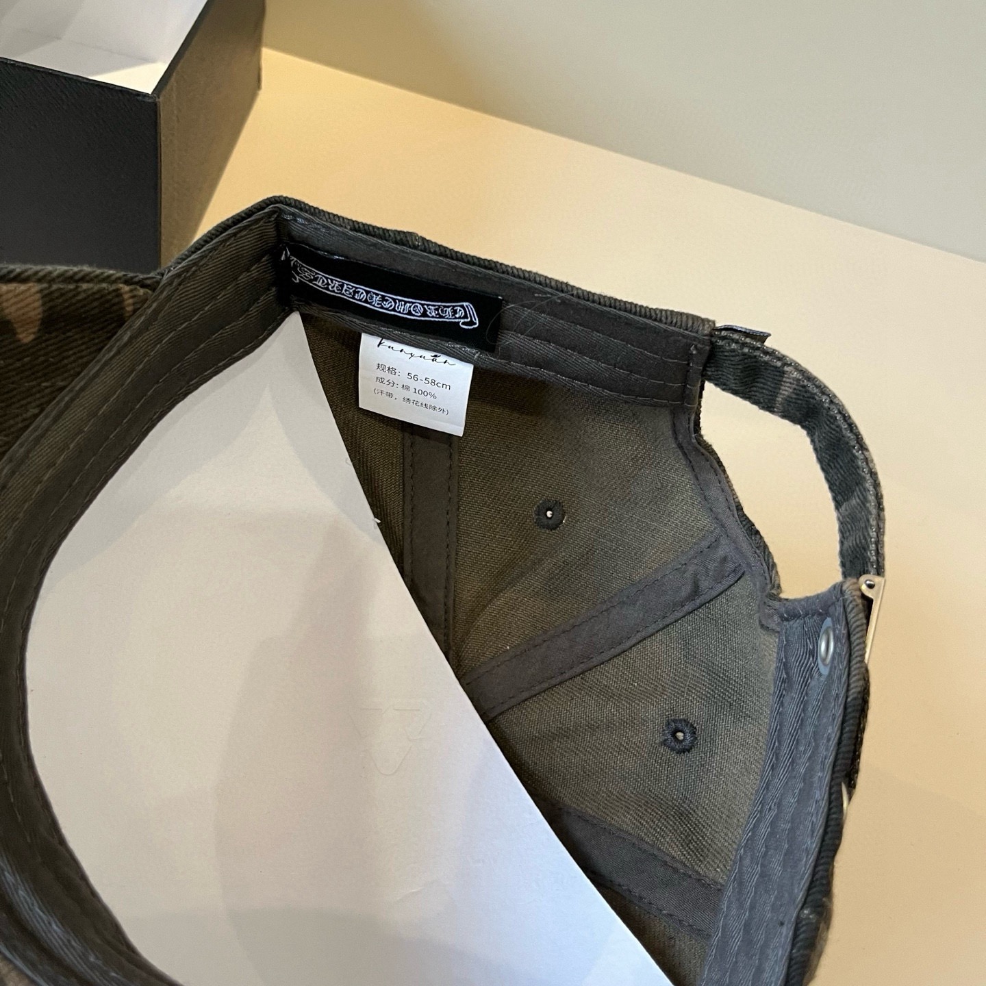  克罗心最新时尚前卫的休闲设计风格，戴上头就是这样好看看哦，做工精细，男女同款！