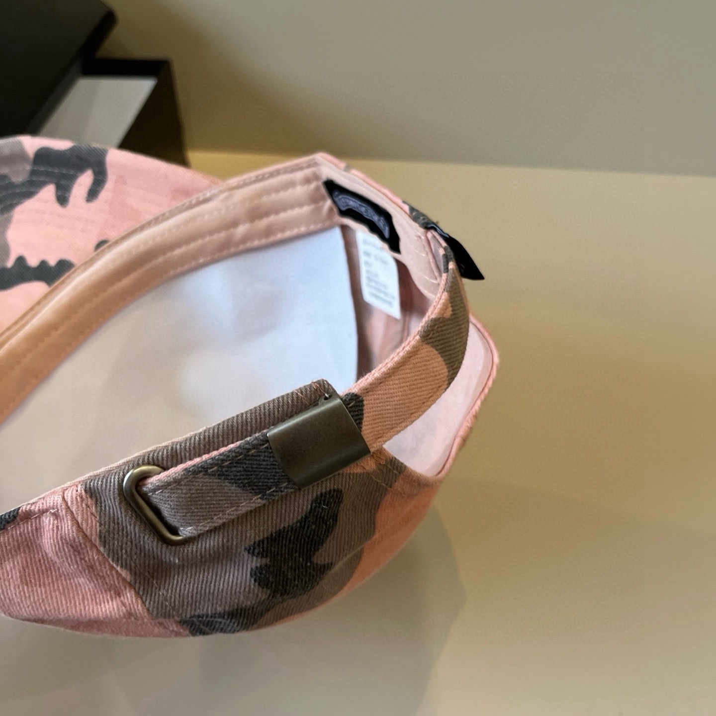  克罗心最新时尚前卫的休闲设计风格，戴上头就是这样好看看哦，做工精细，男女同款！