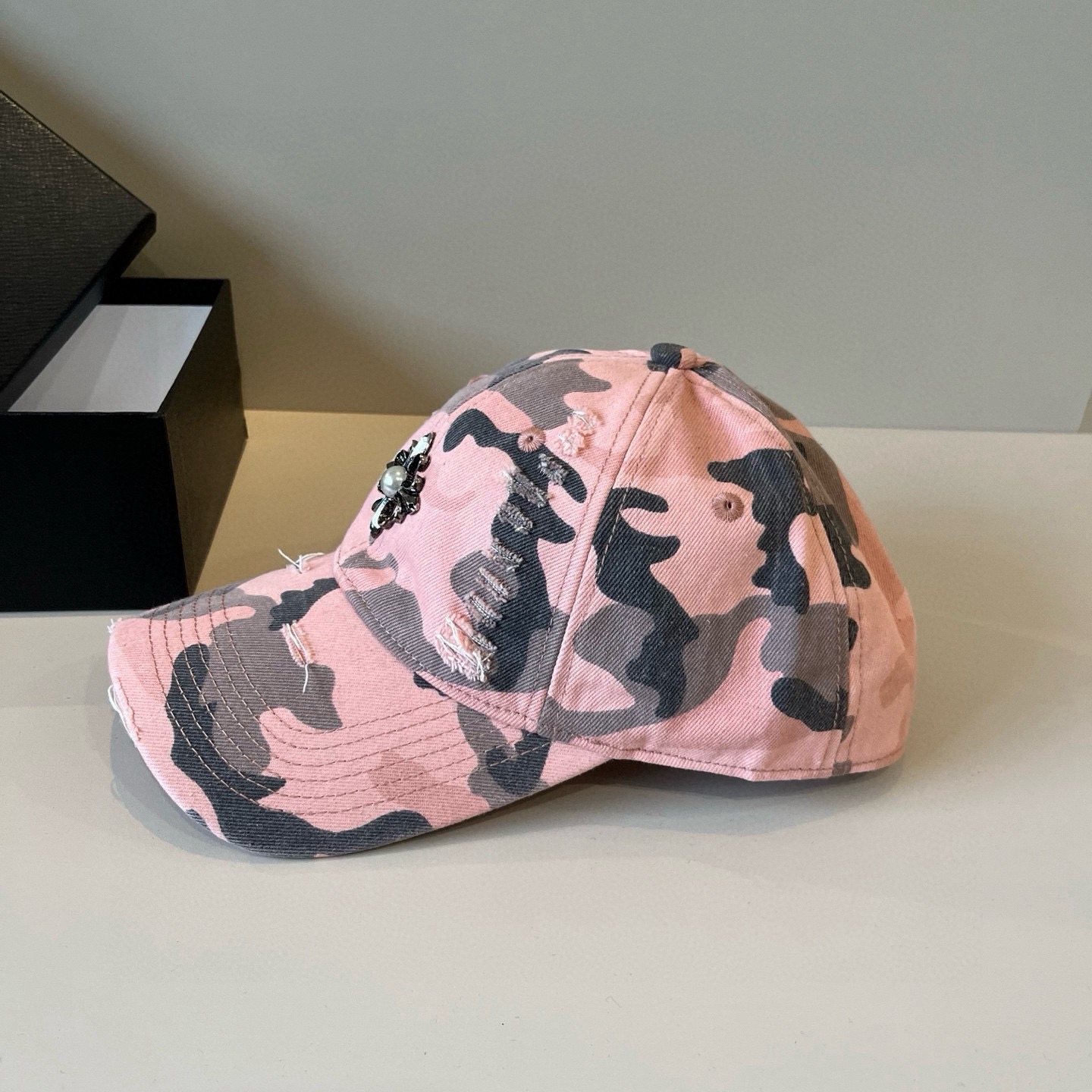  克罗心最新时尚前卫的休闲设计风格，戴上头就是这样好看看哦，做工精细，男女同款！