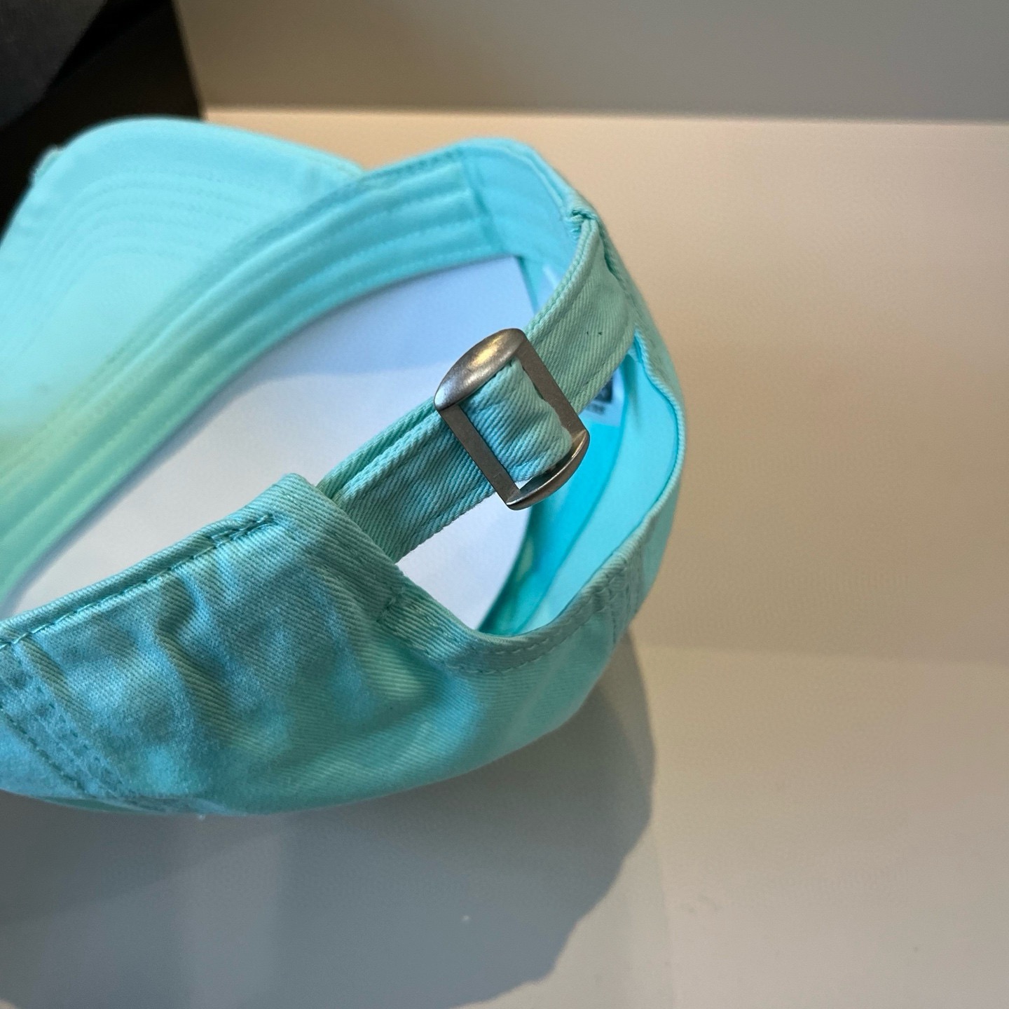  克罗心最新时尚前卫的休闲设计风格，戴上头就是这样好看看哦，做工精细，男女同款！