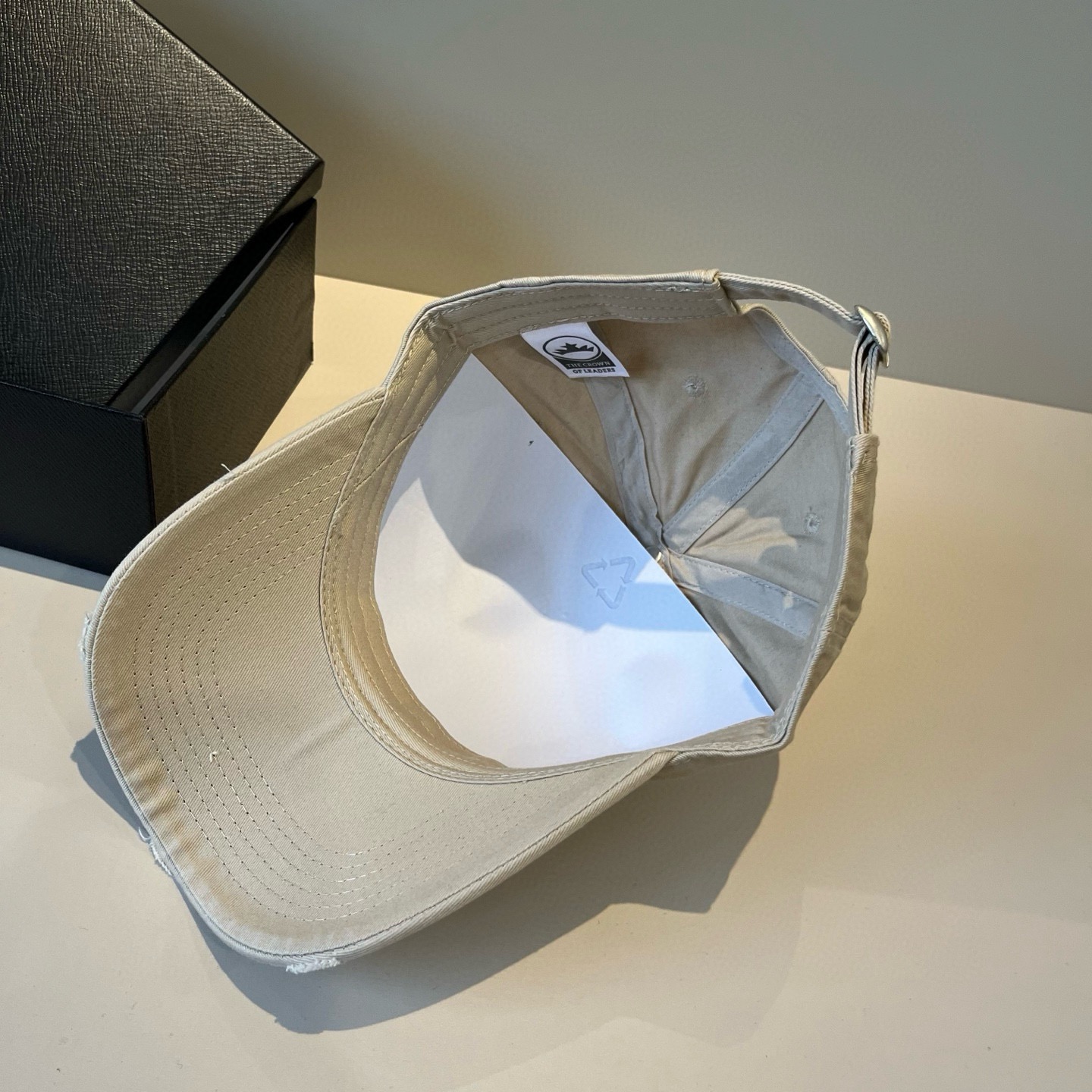  克罗心最新时尚前卫的休闲设计风格，戴上头就是这样好看看哦，做工精细，男女同款！