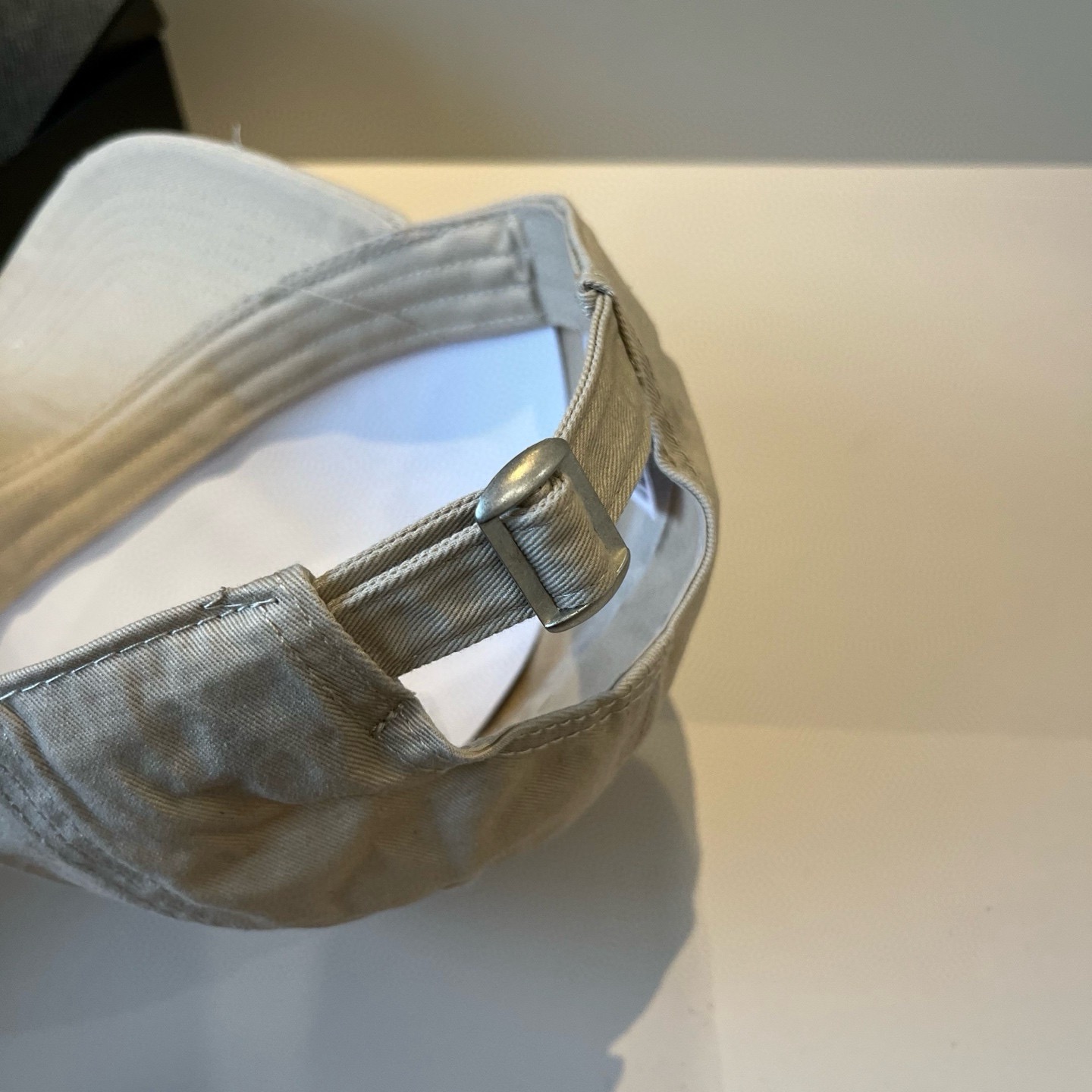  克罗心最新时尚前卫的休闲设计风格，戴上头就是这样好看看哦，做工精细，男女同款！