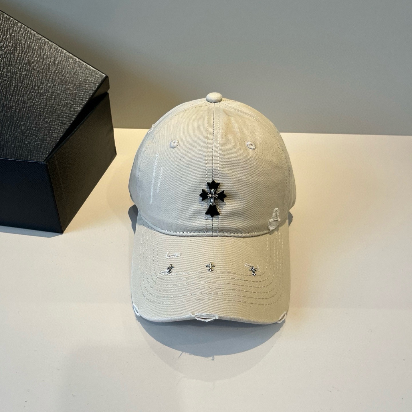  克罗心最新时尚前卫的休闲设计风格，戴上头就是这样好看看哦，做工精细，男女同款！