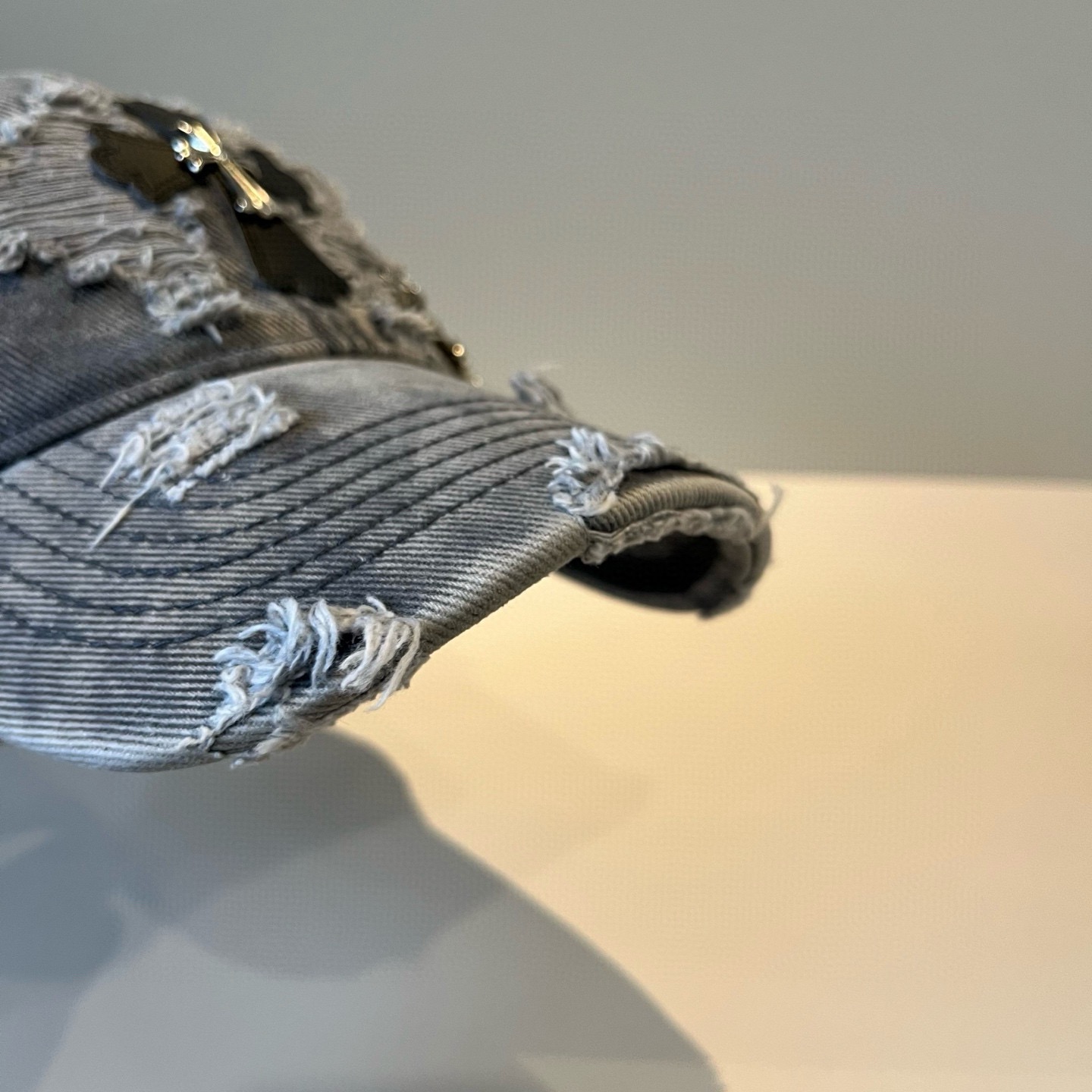  克罗心最新时尚前卫的休闲设计风格，戴上头就是这样好看看哦，做工精细，男女同款！