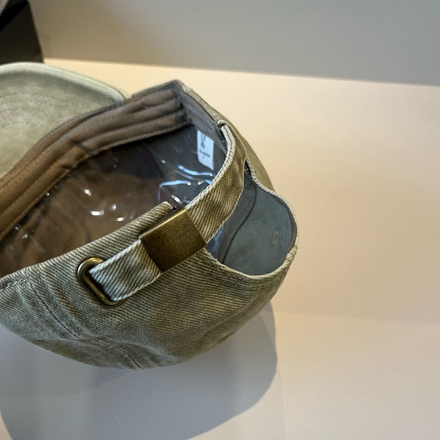  克罗心最新时尚前卫的休闲设计风格，戴上头就是这样好看看哦，做工精细，男女同款！