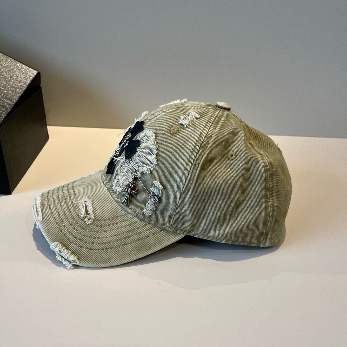  克罗心最新时尚前卫的休闲设计风格，戴上头就是这样好看看哦，做工精细，男女同款！