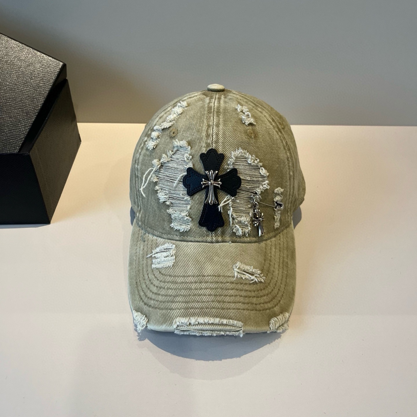  克罗心最新时尚前卫的休闲设计风格，戴上头就是这样好看看哦，做工精细，男女同款！