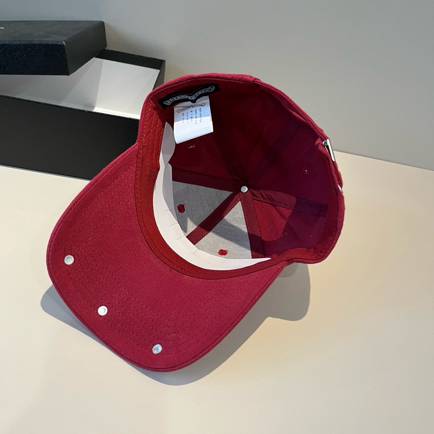  克罗心最新时尚前卫的休闲设计风格，戴上头就是这样好看看哦，做工精细，男女同款！